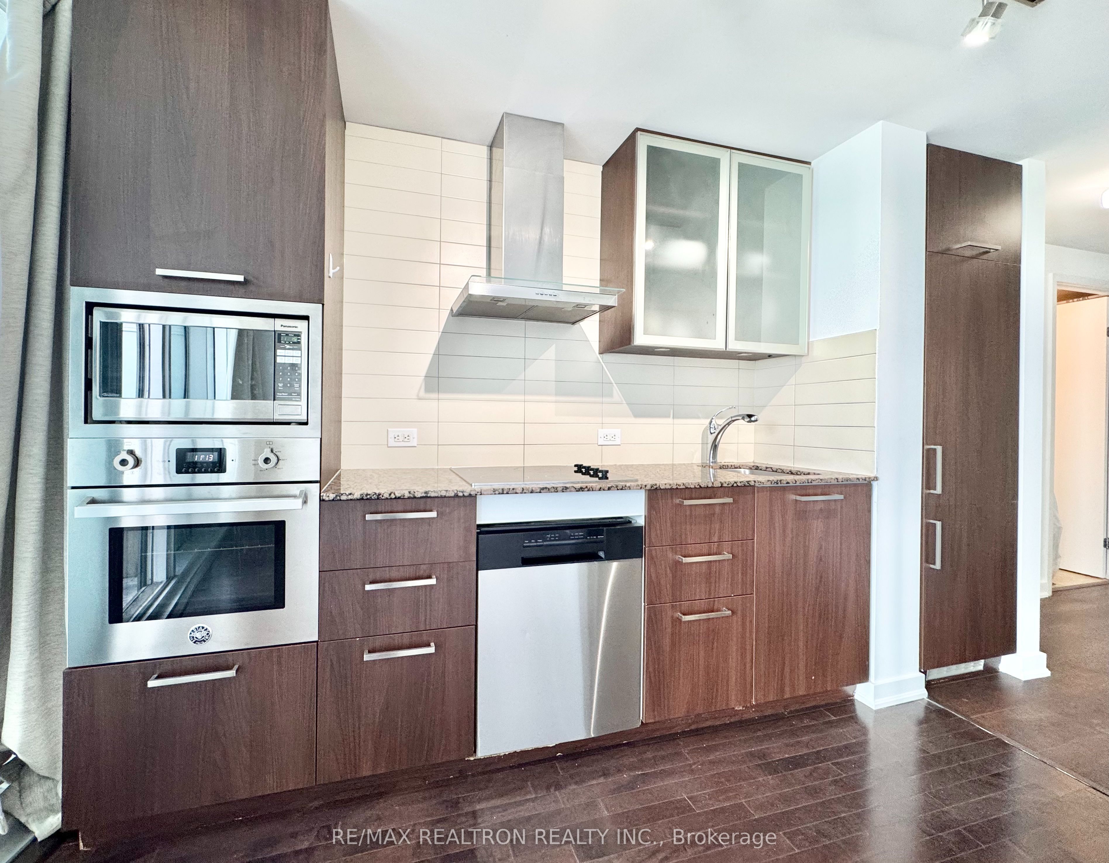 12 York Street 2201 Property Photo 13