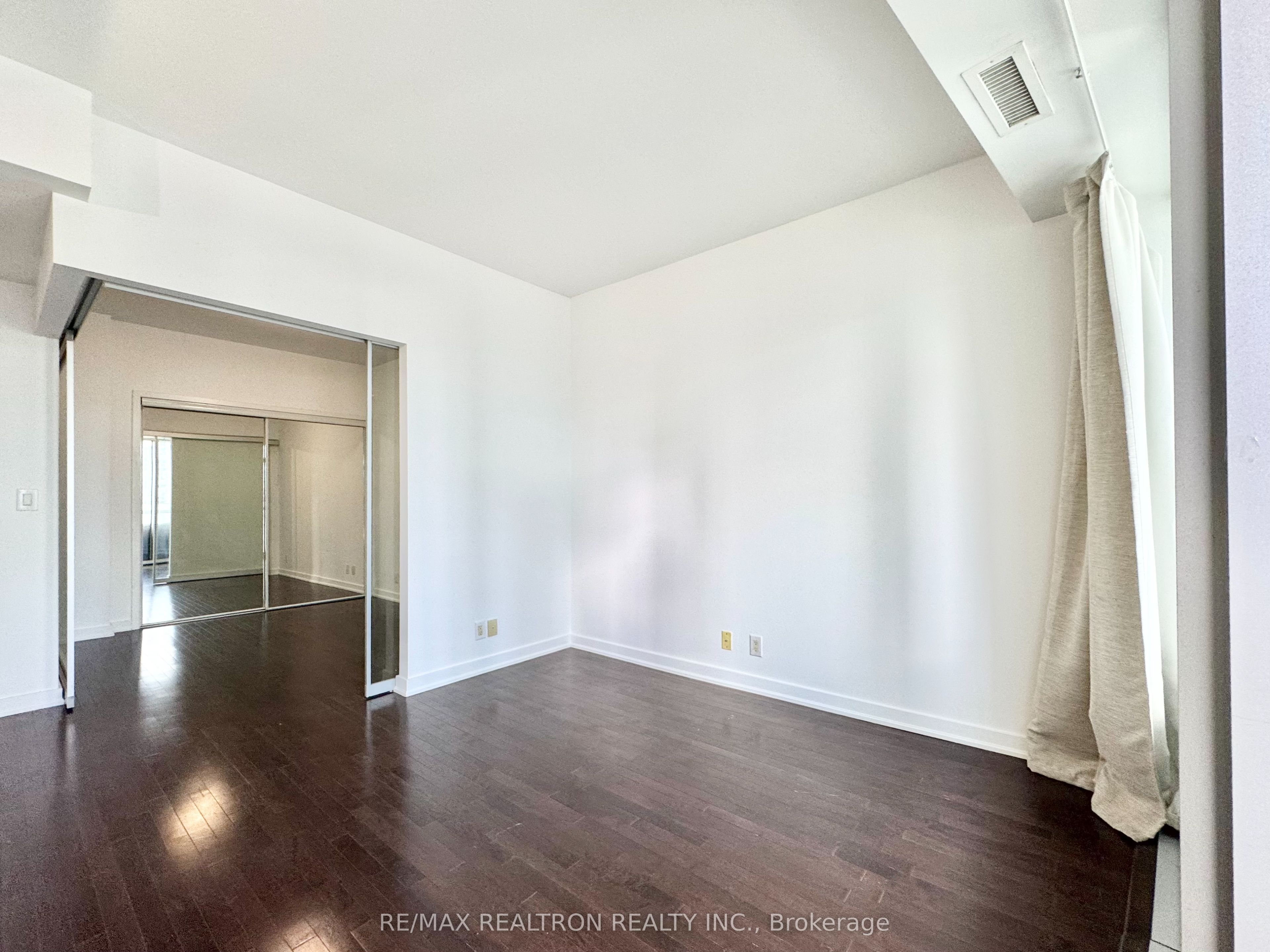 12 York Street 2201 Property Photo 22