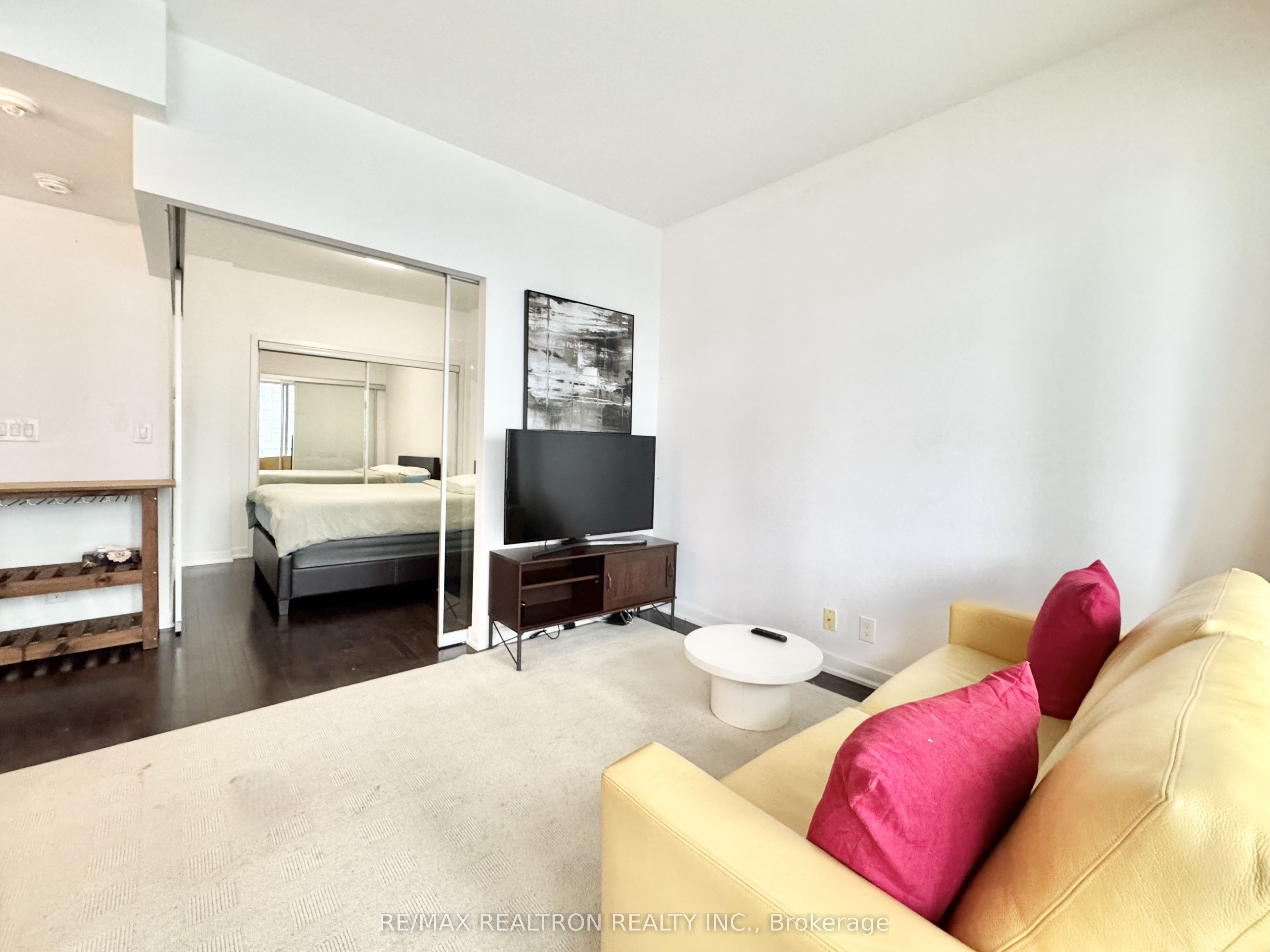 12 York Street 2201 Property Photo 23
