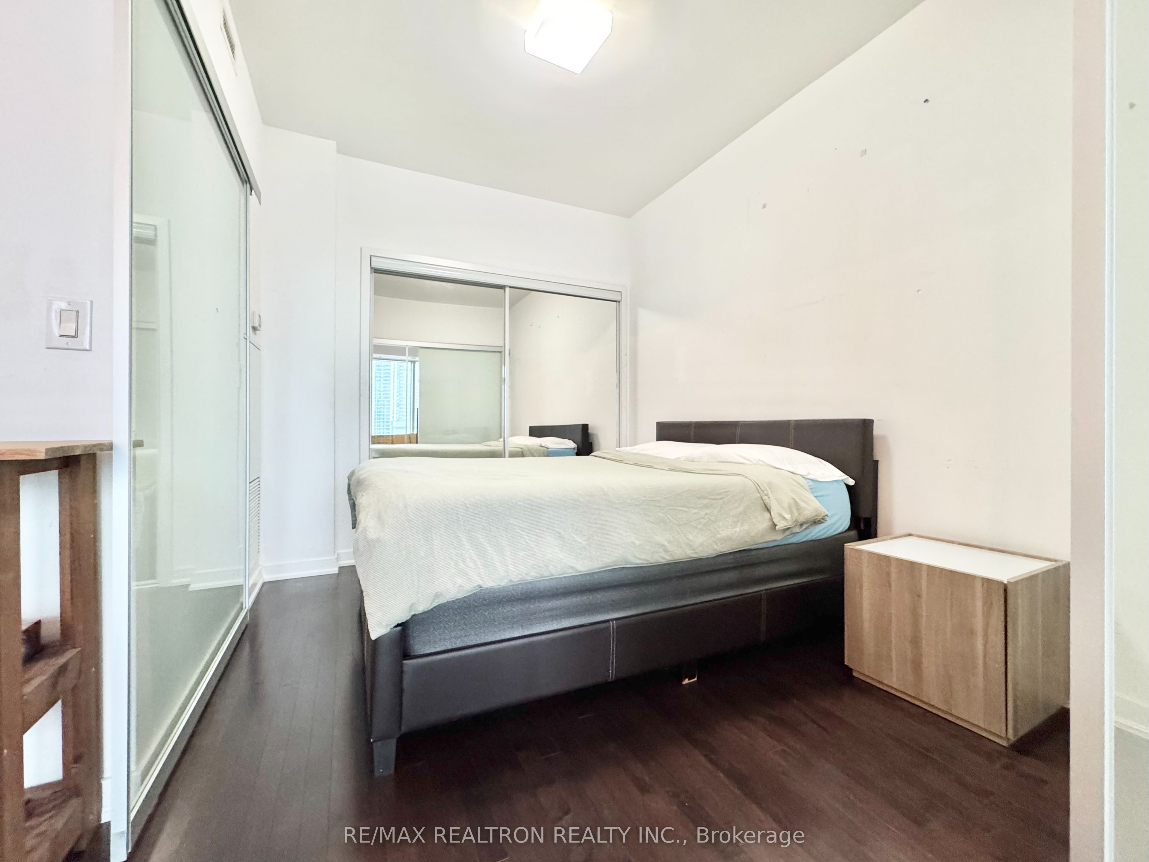 12 York Street 2201 Property Photo 26
