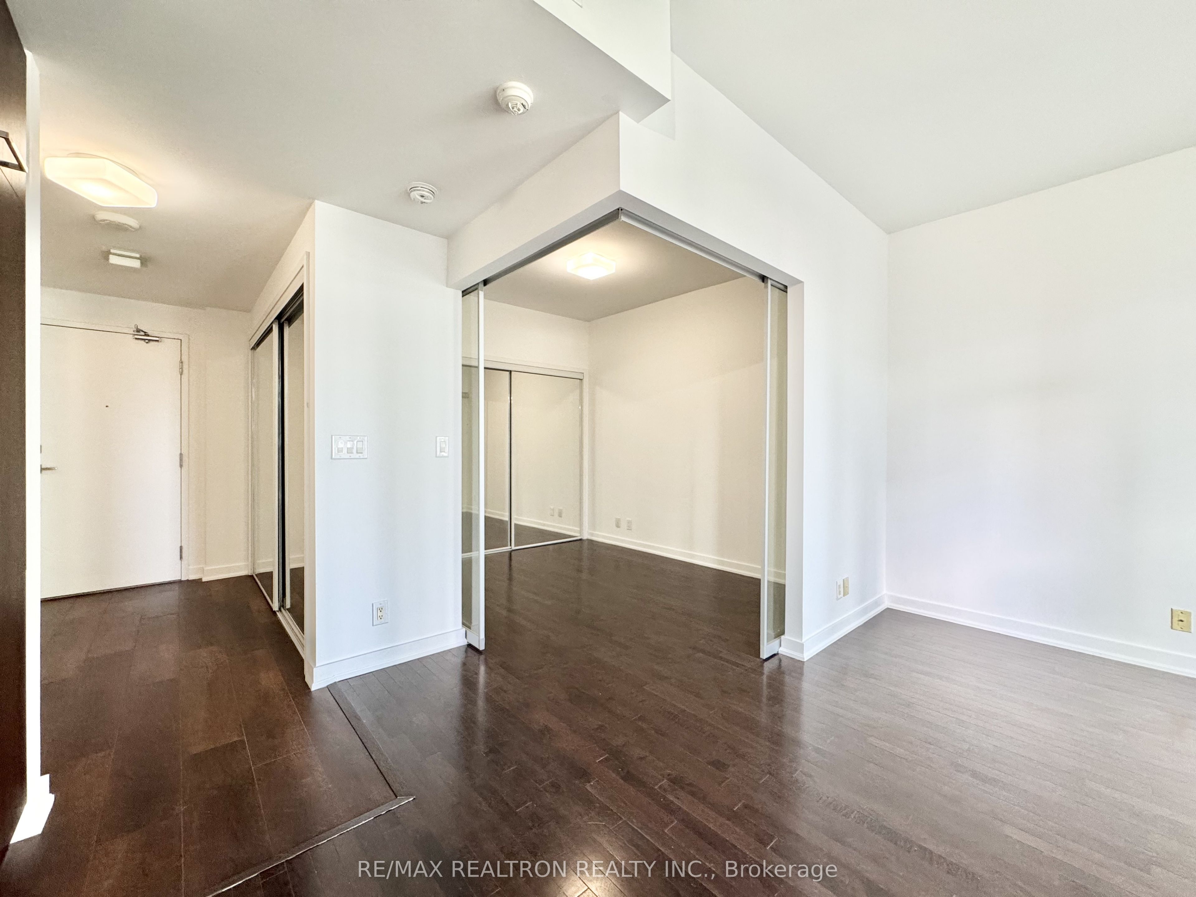 12 York Street 2201 Property Photo 32