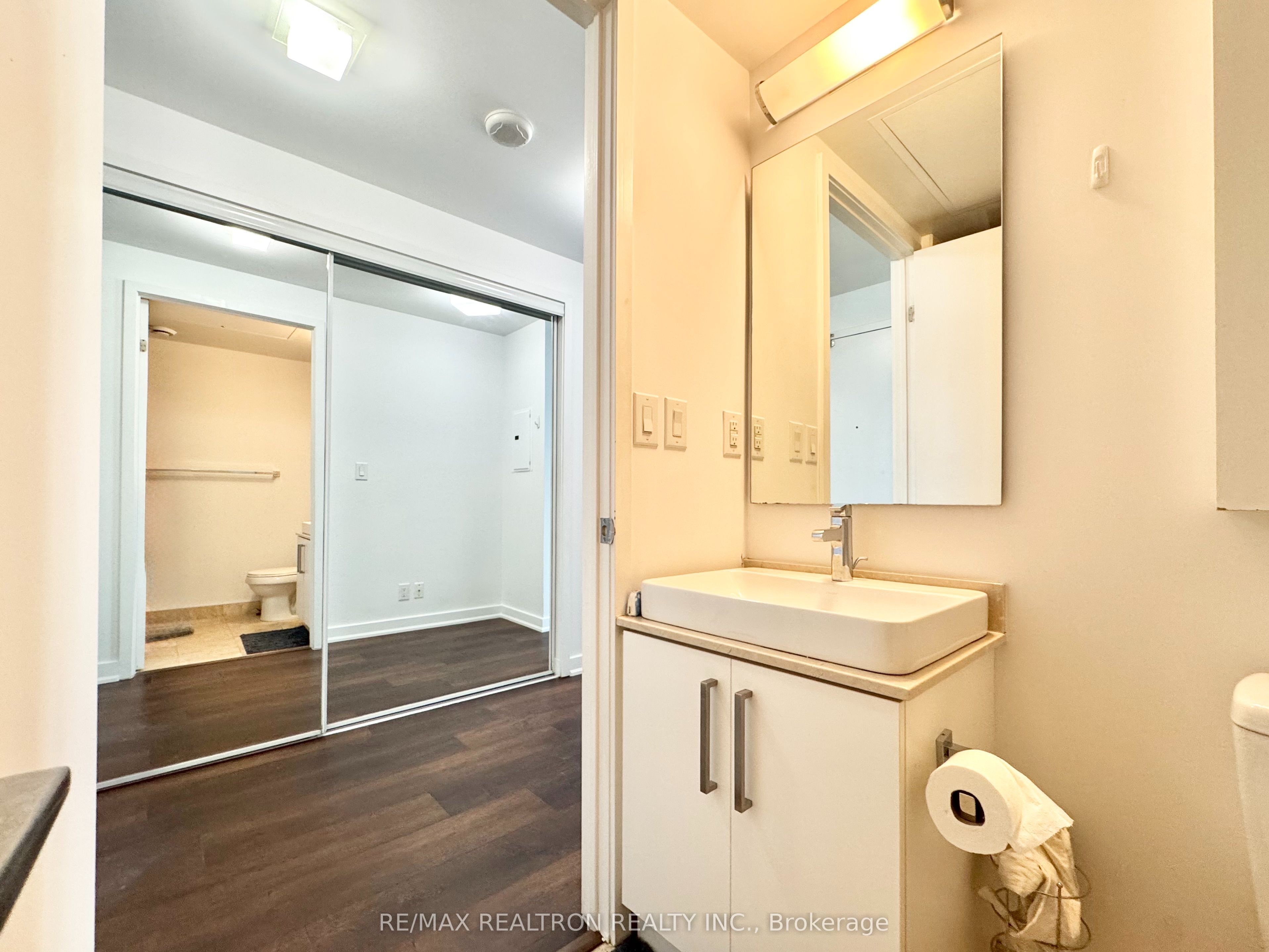 12 York Street 2201 Property Photo 34
