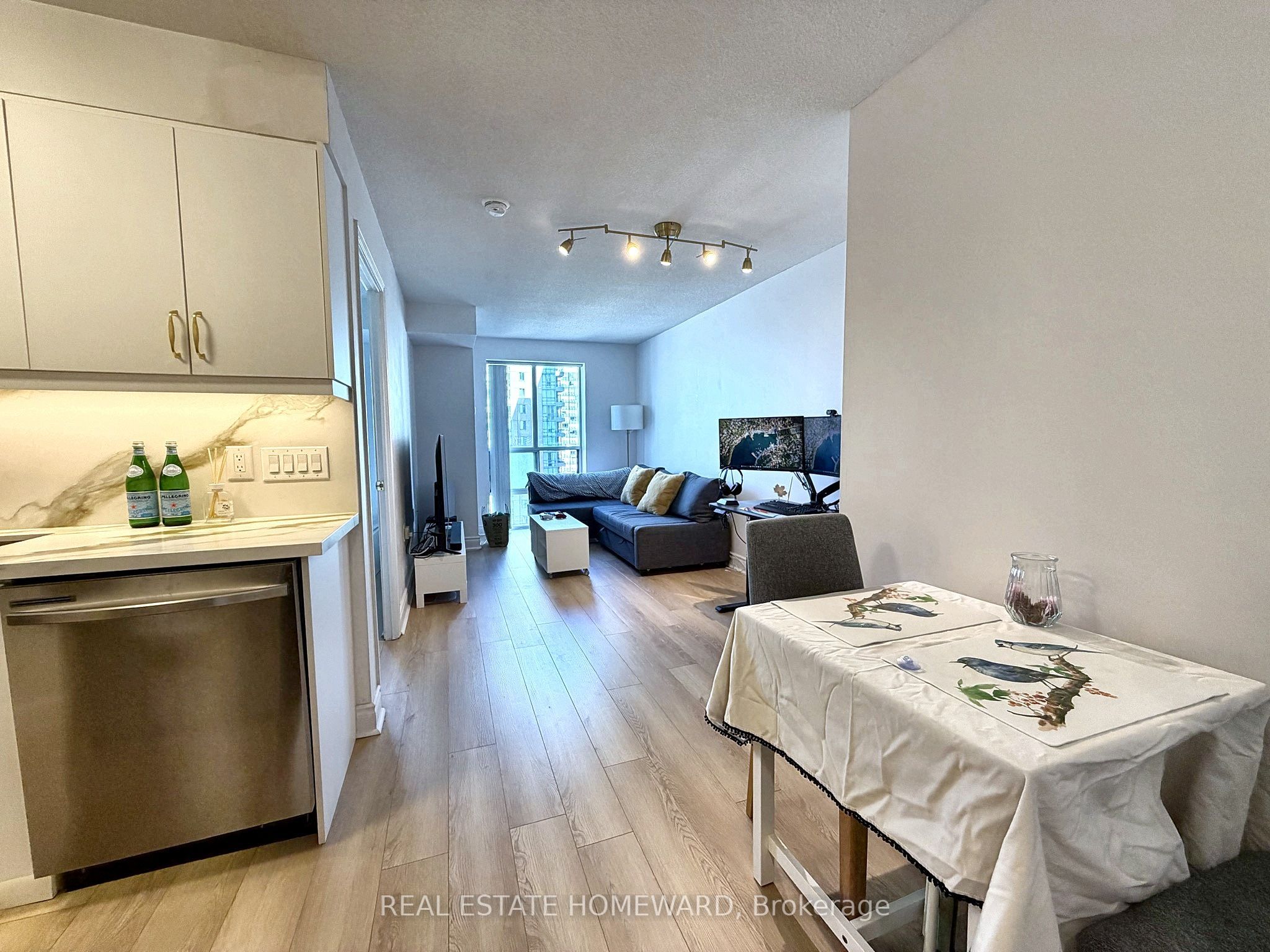 26 Olive Avenue 1709 Property Photo 1