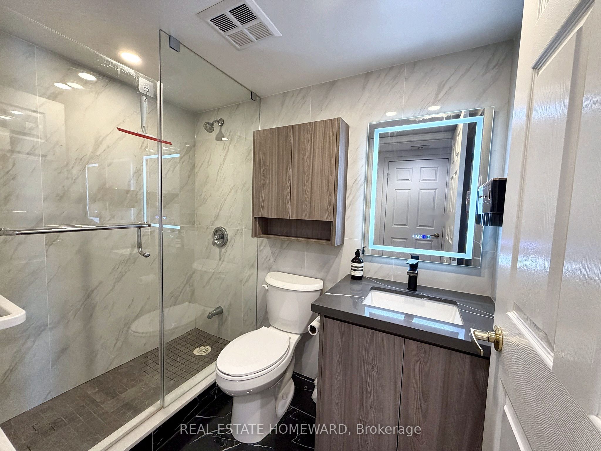 26 Olive Avenue 1709 Property Photo 3