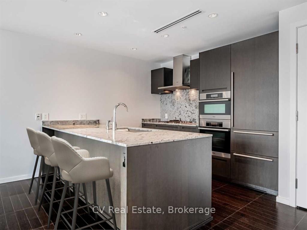 180 University Avenue 4604 Property Photo 6