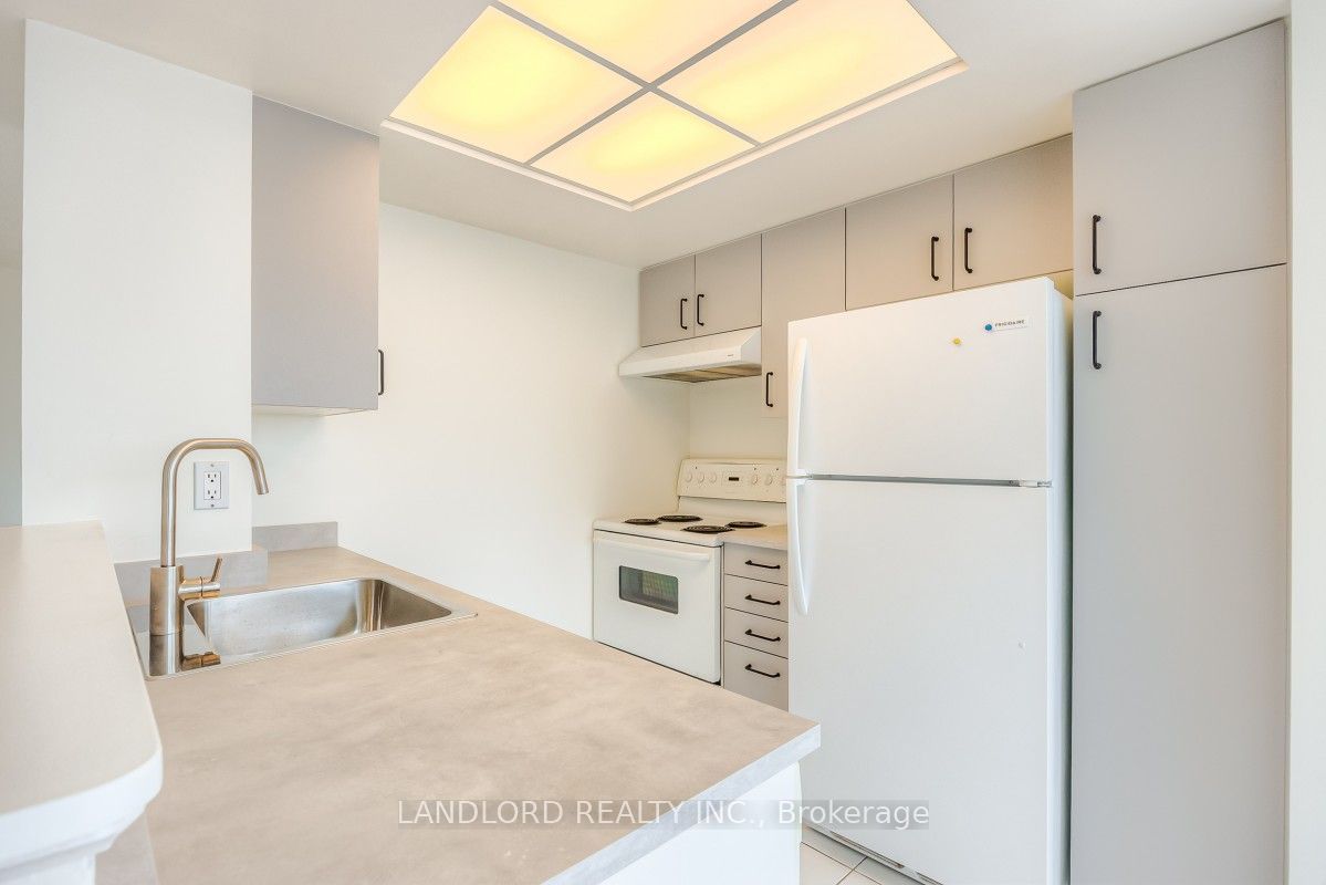 5 Concorde Place 2504 Property Photo 6