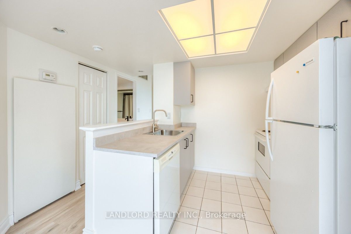 5 Concorde Place 2504 Property Photo 7