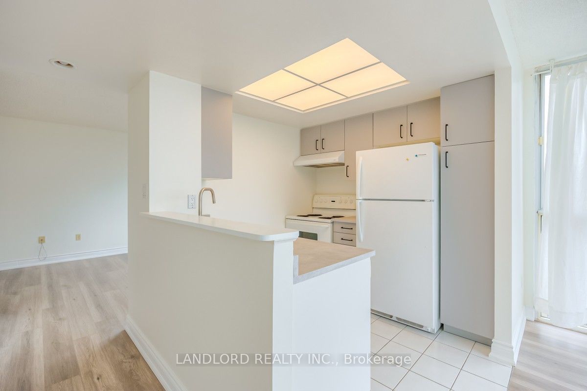 5 Concorde Place 2504 Property Photo 8