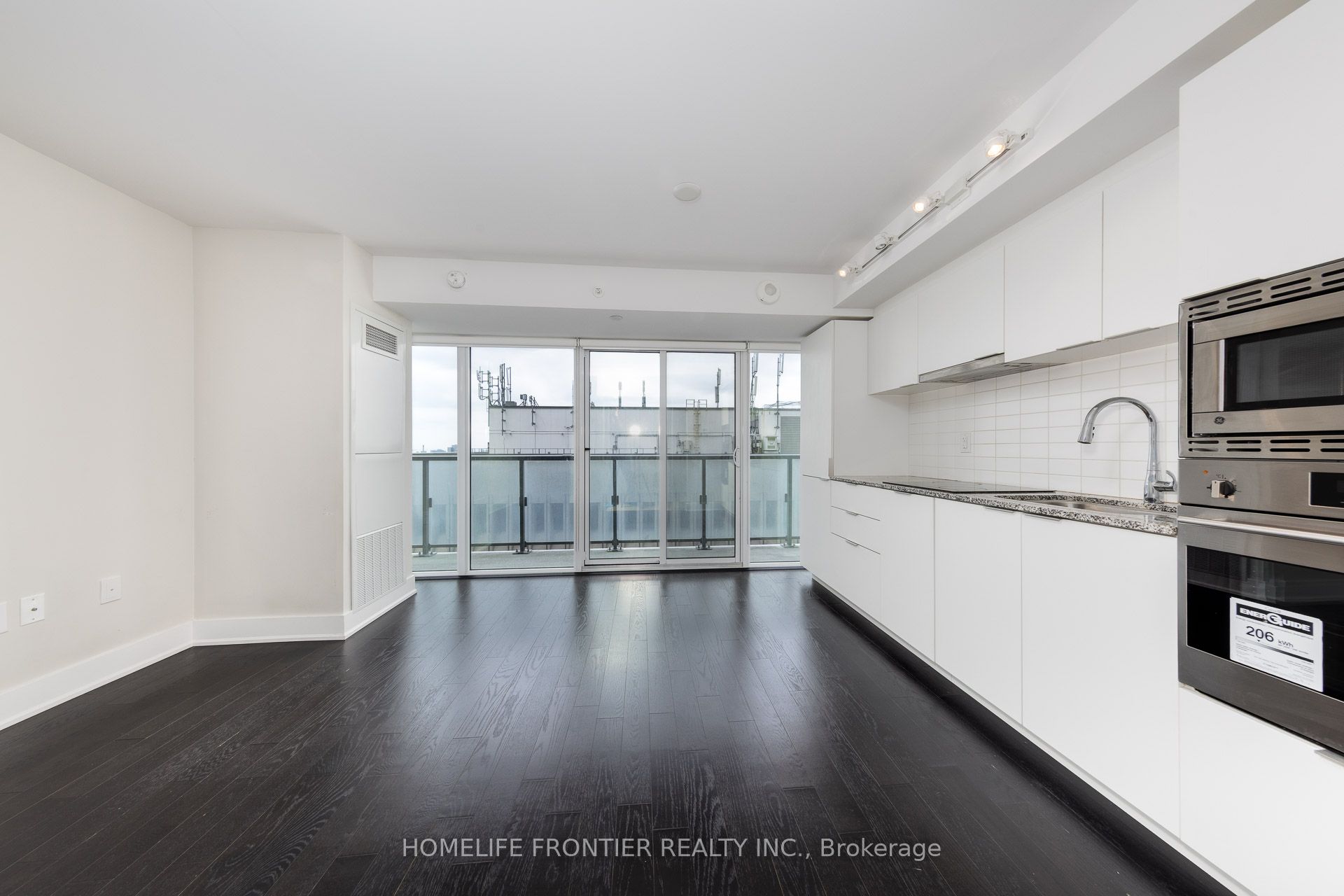 955 Bay Street 2310 Property Photo 5