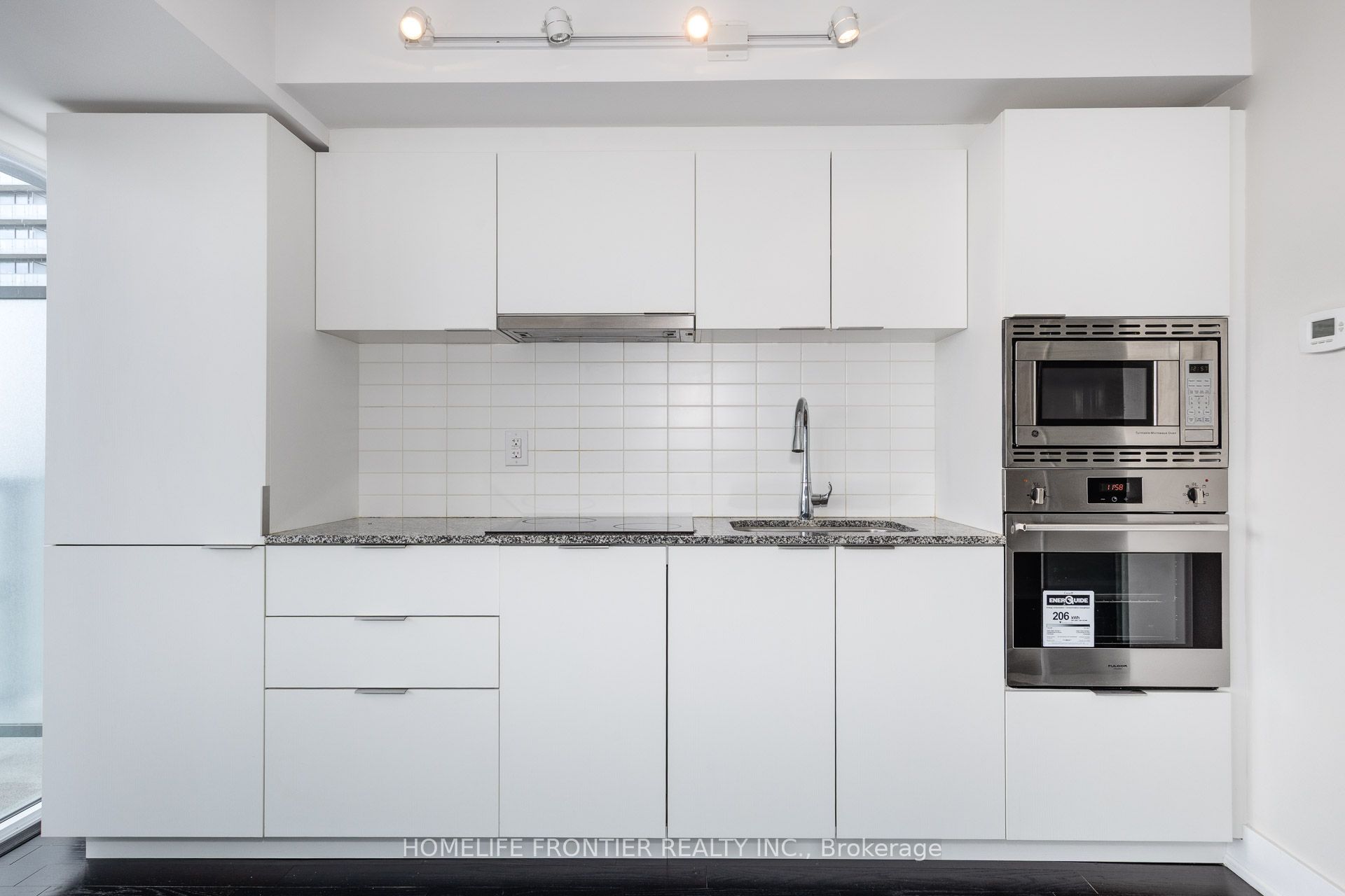 955 Bay Street 2310 Property Photo 8