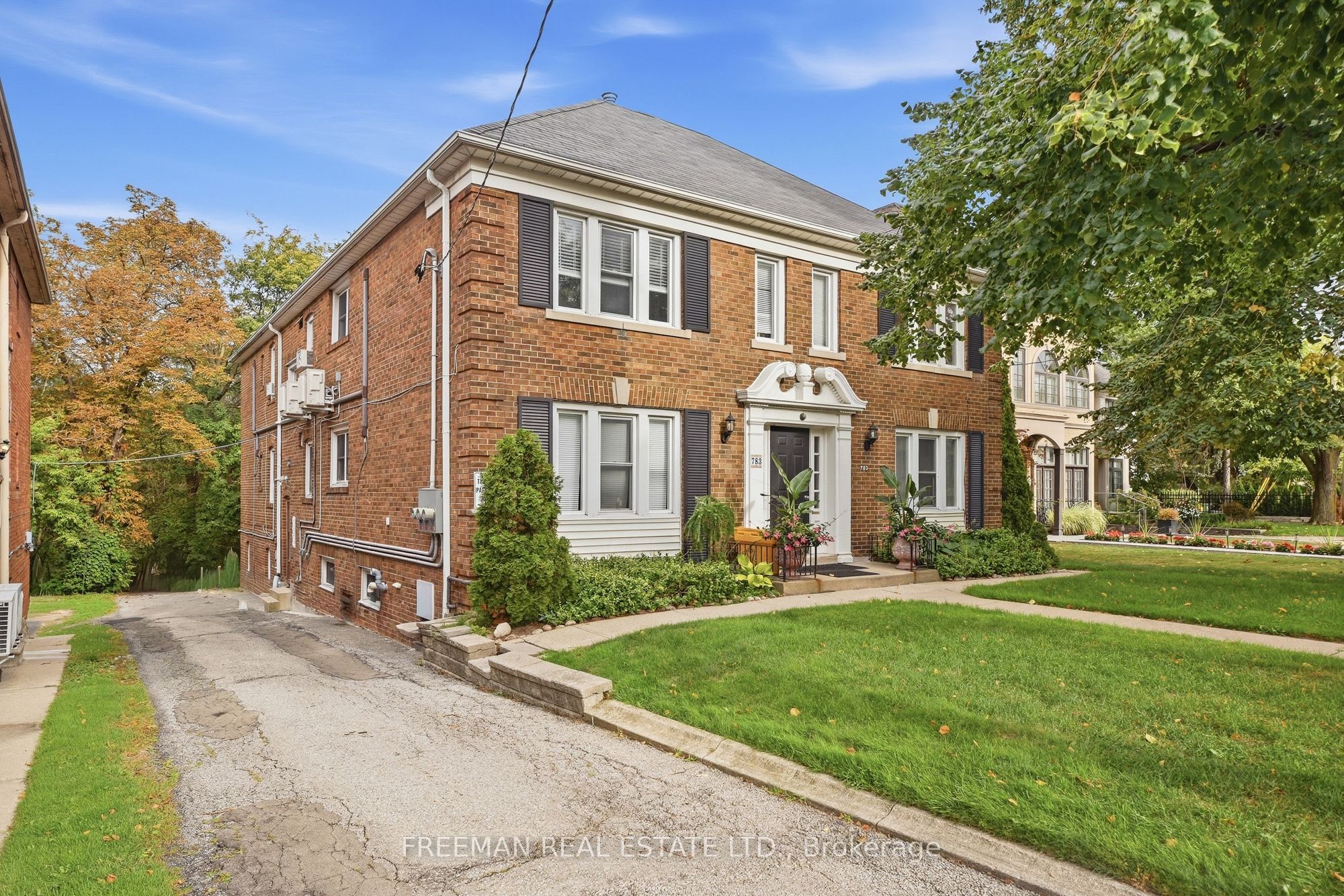 783 Spadina Road Property Photo 2