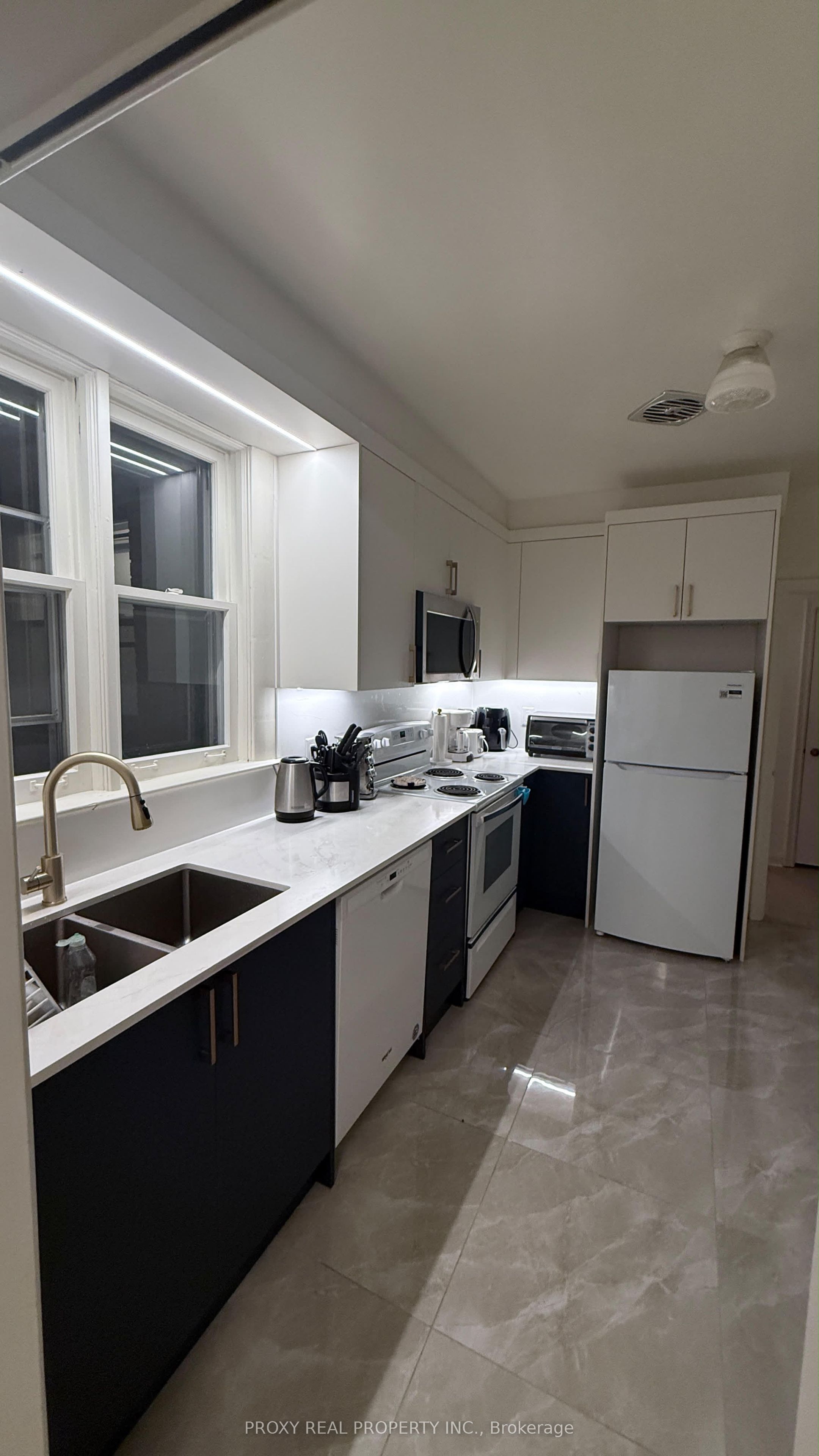 211 Newton Drive Property Photo 1