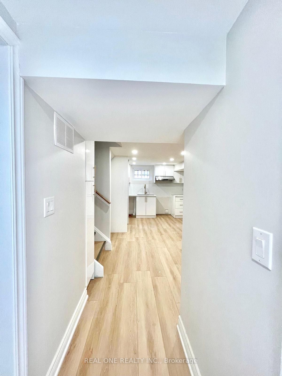 65 Dewlane Drive W Property Photo 2