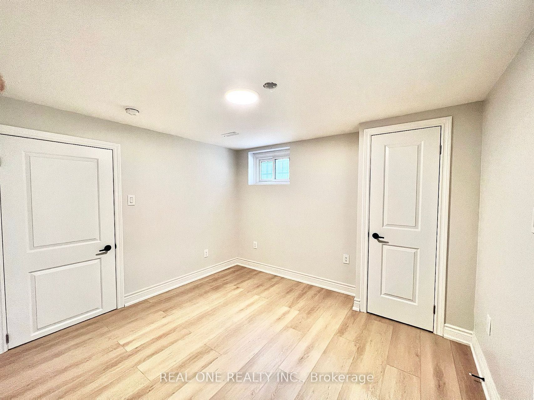 65 Dewlane Drive W Property Photo 4