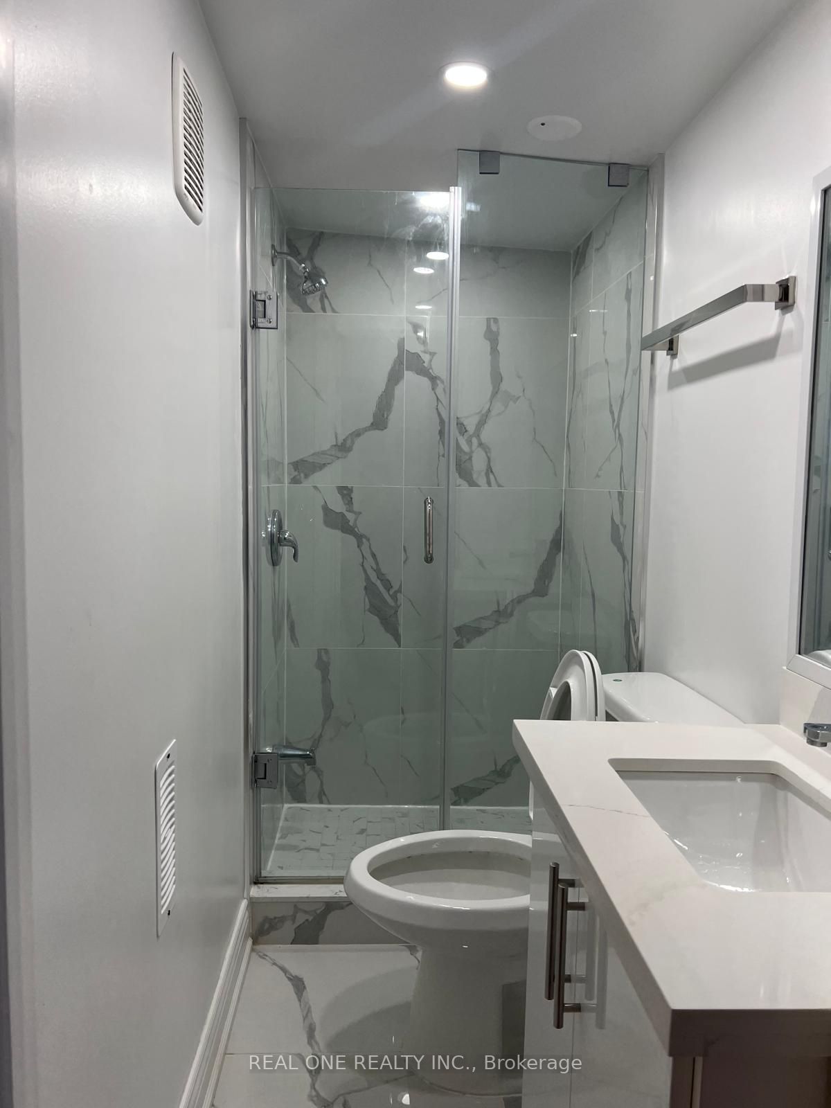 65 Dewlane Drive W Property Photo 6