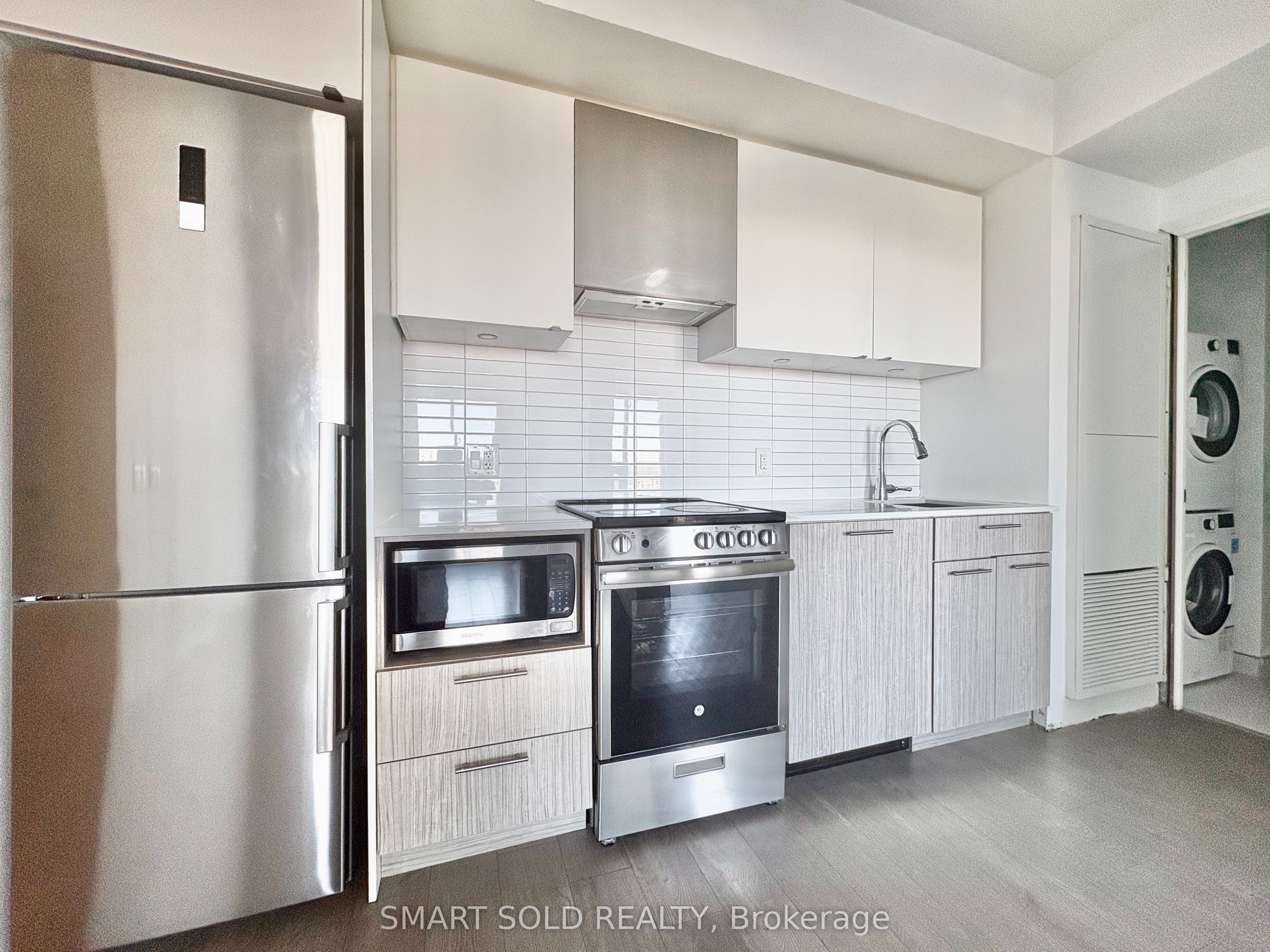 251 Jarvis Street 2213 Property Photo 2