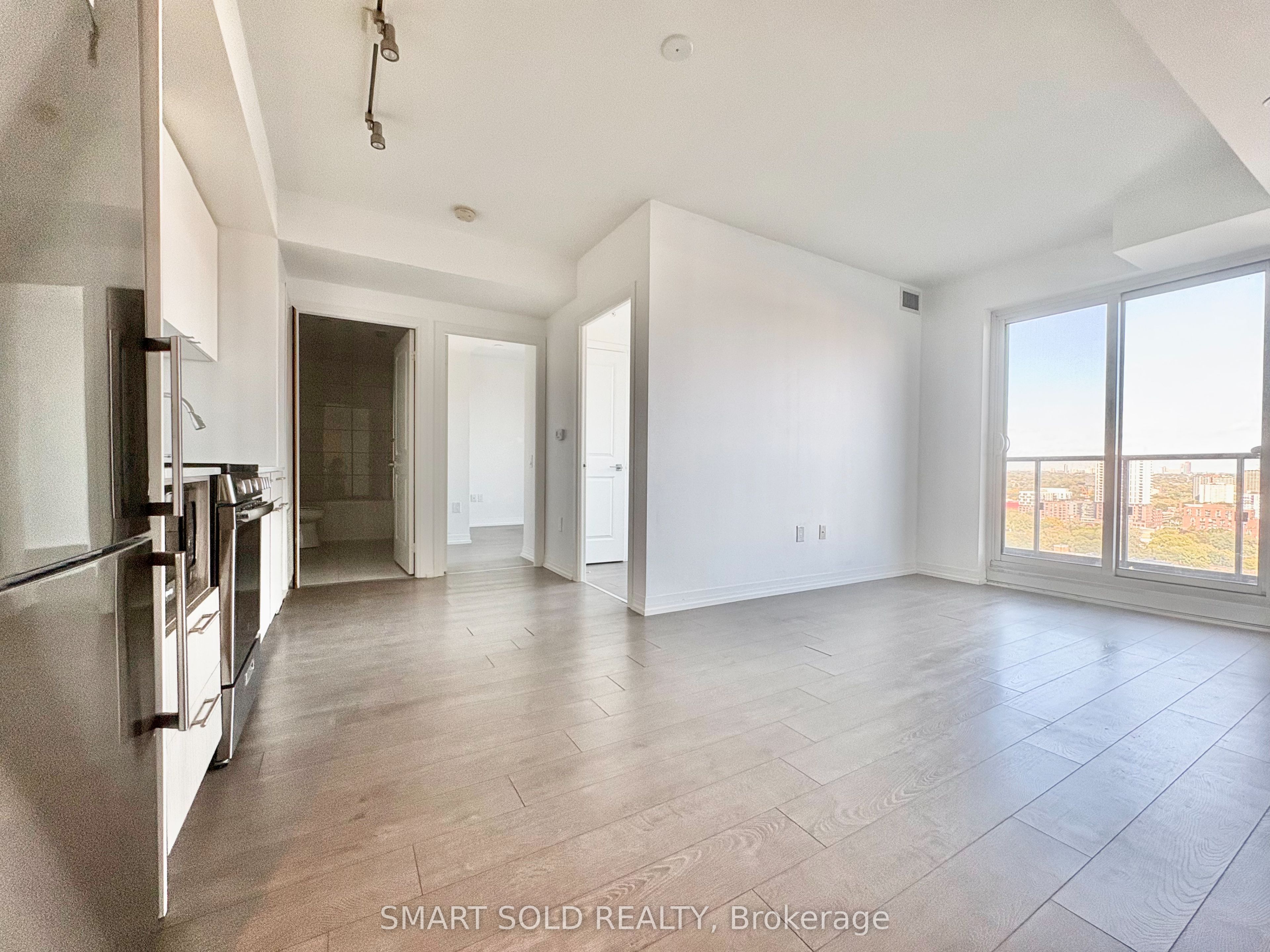 251 Jarvis Street 2213 Property Photo 3