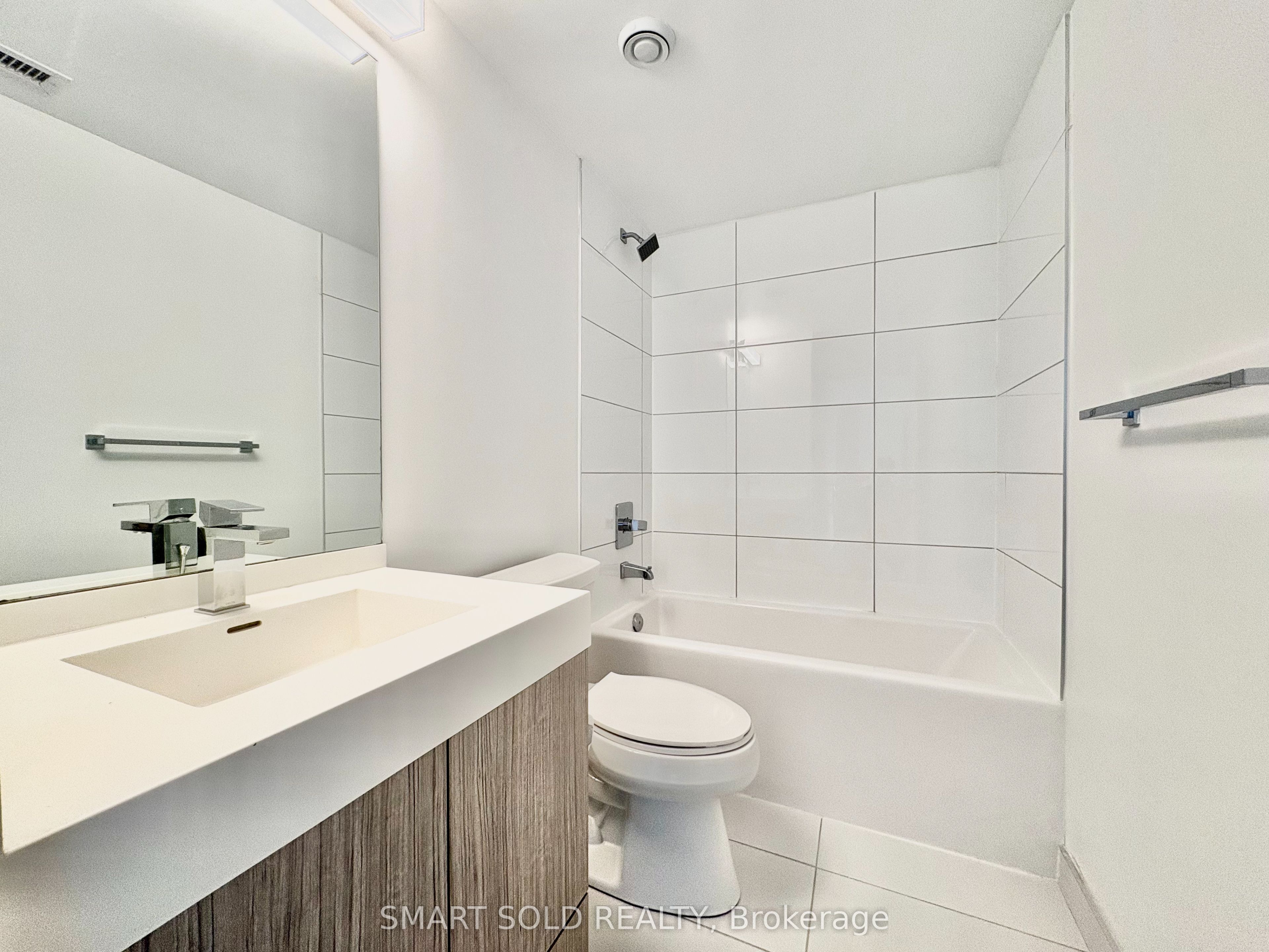 251 Jarvis Street 2213 Property Photo 8