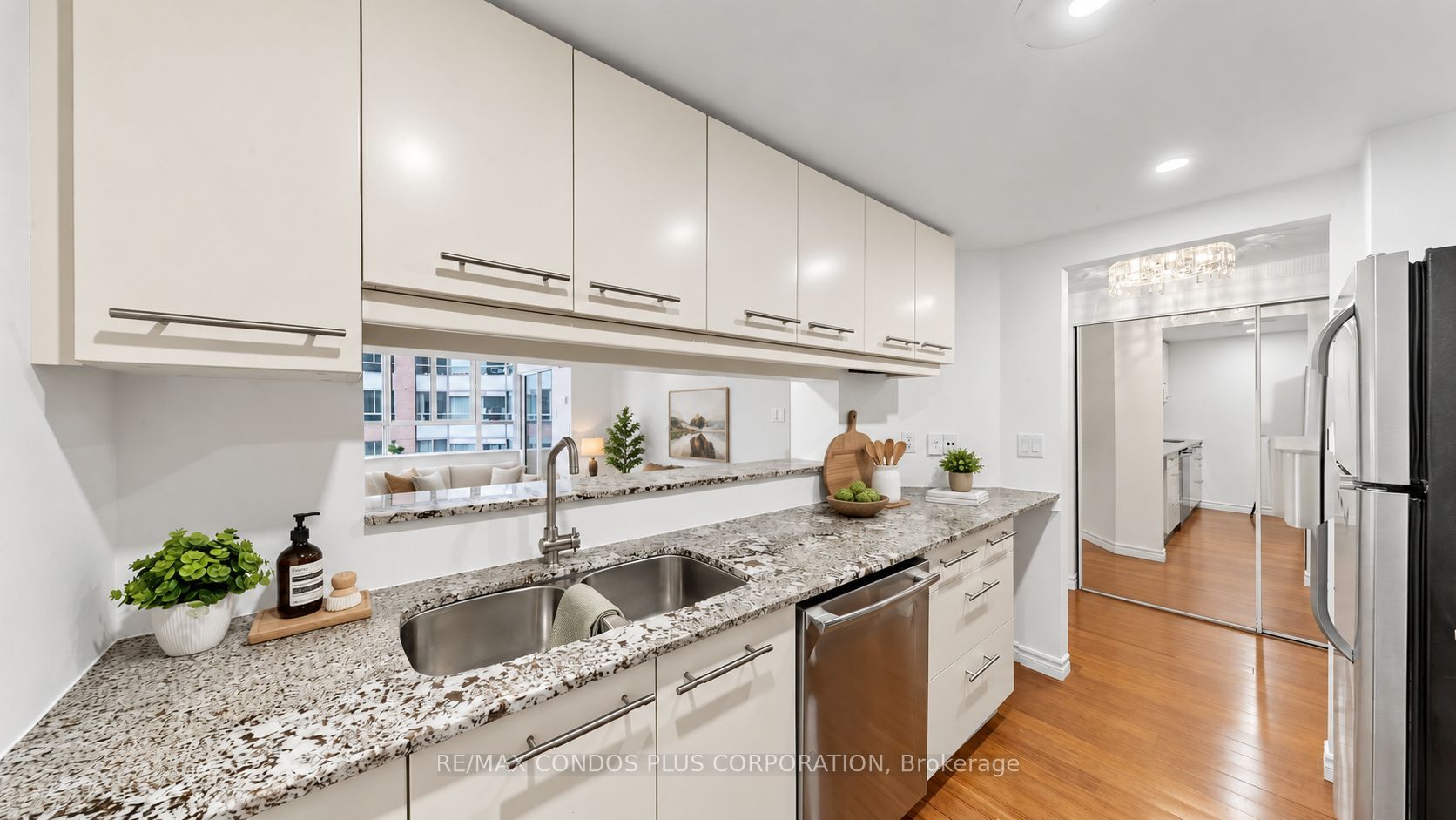 717 Bay Street 702 Property Photo 12