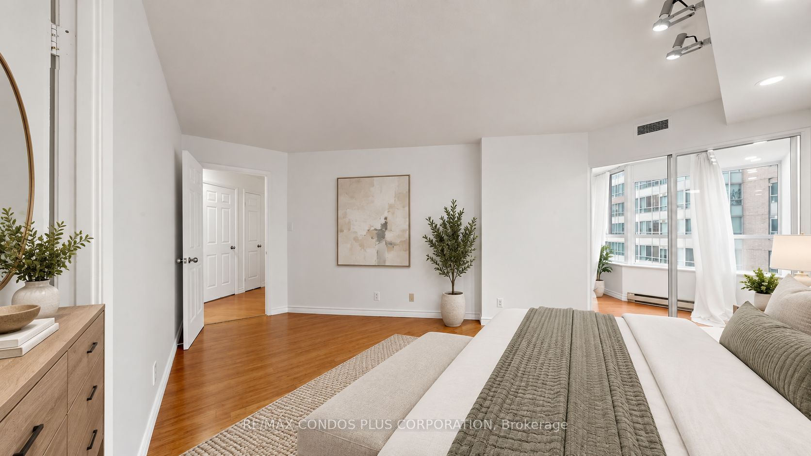 717 Bay Street 702 Property Photo 16