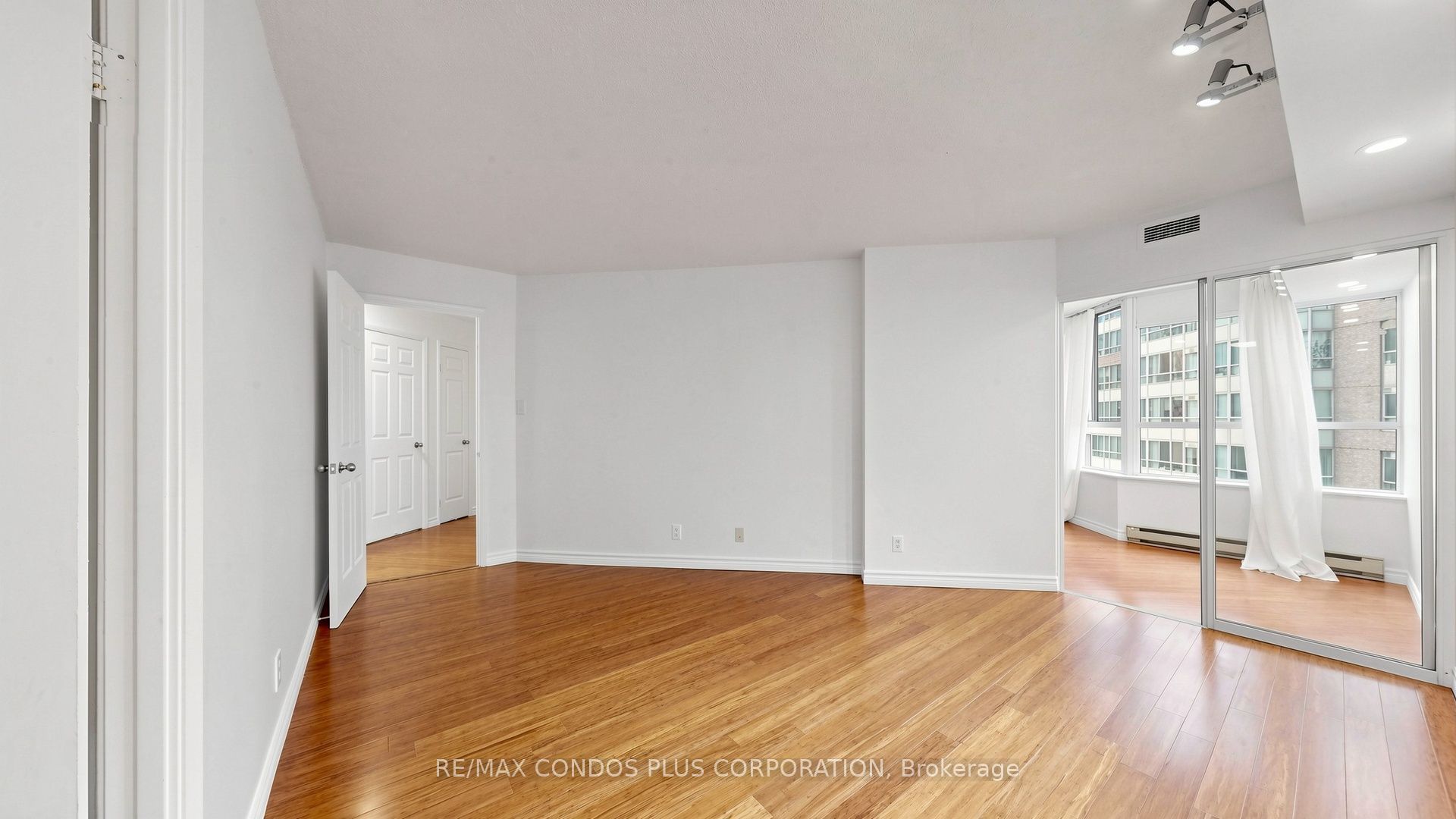 717 Bay Street 702 Property Photo 17