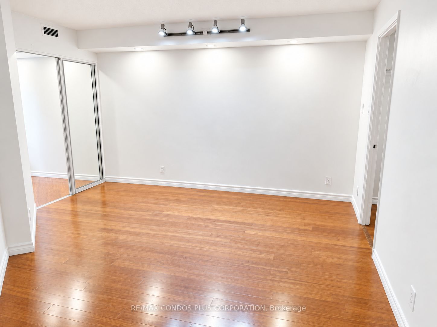 717 Bay Street 702 Property Photo 18
