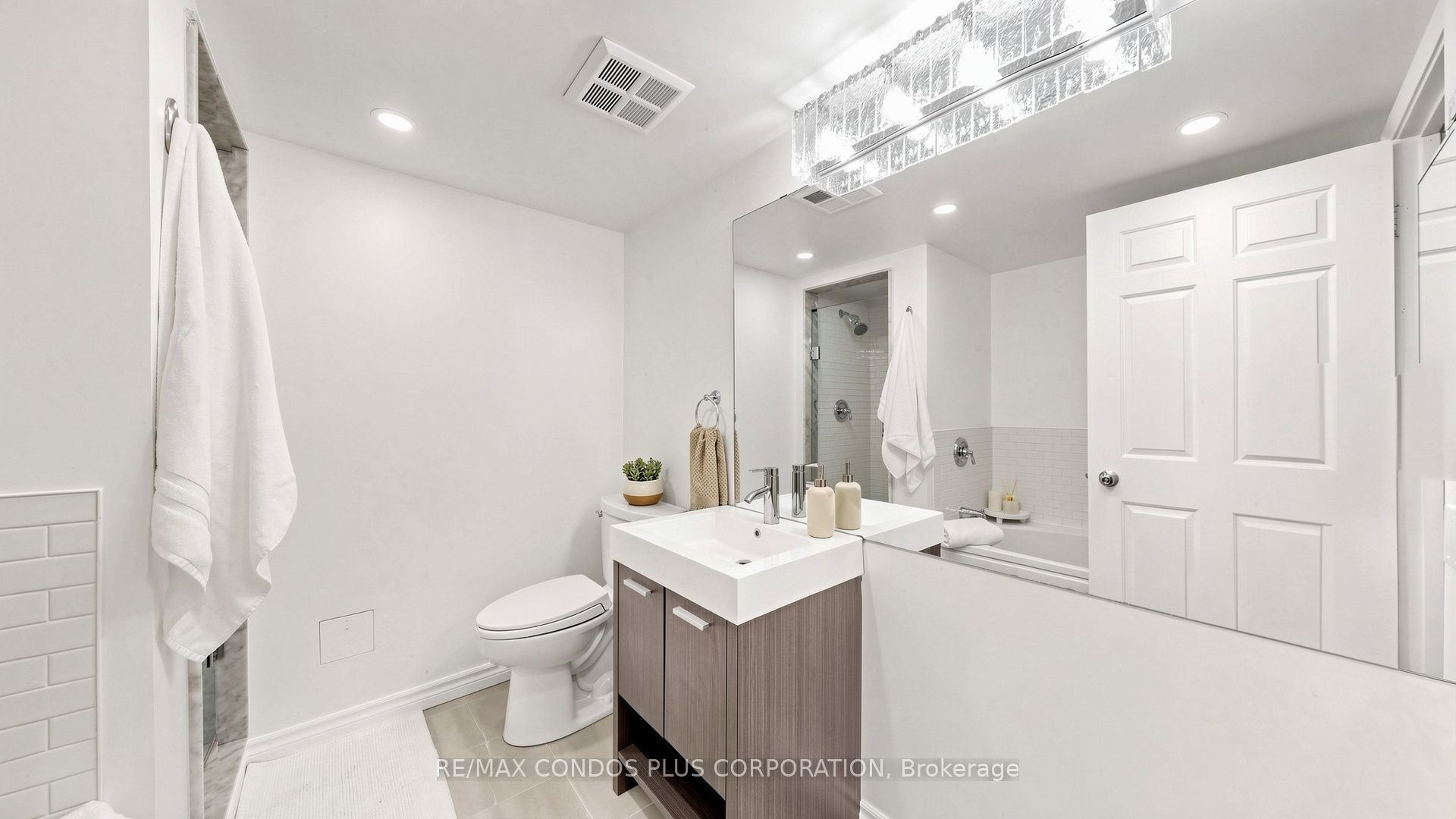 717 Bay Street 702 Property Photo 22