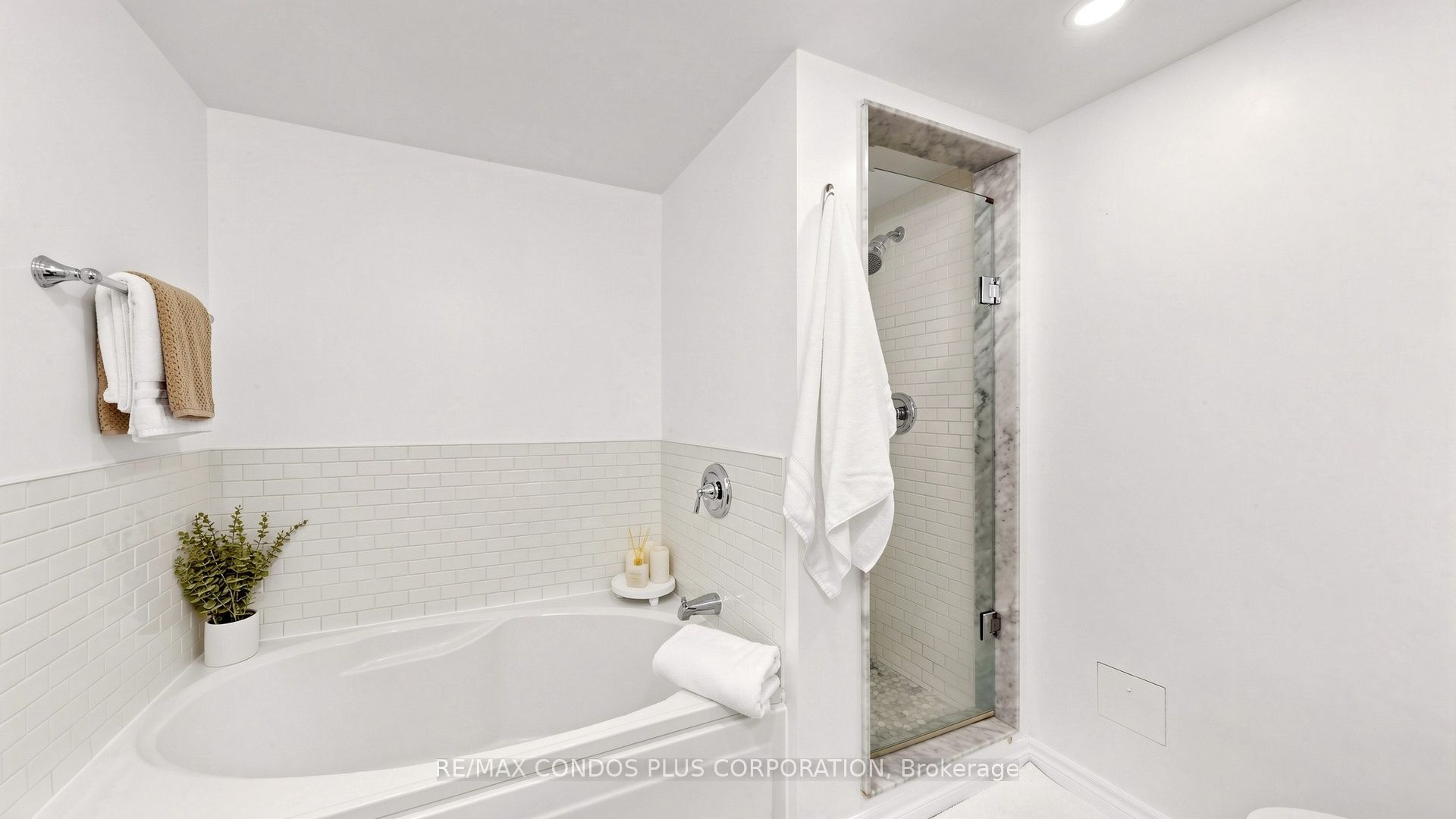 717 Bay Street 702 Property Photo 23