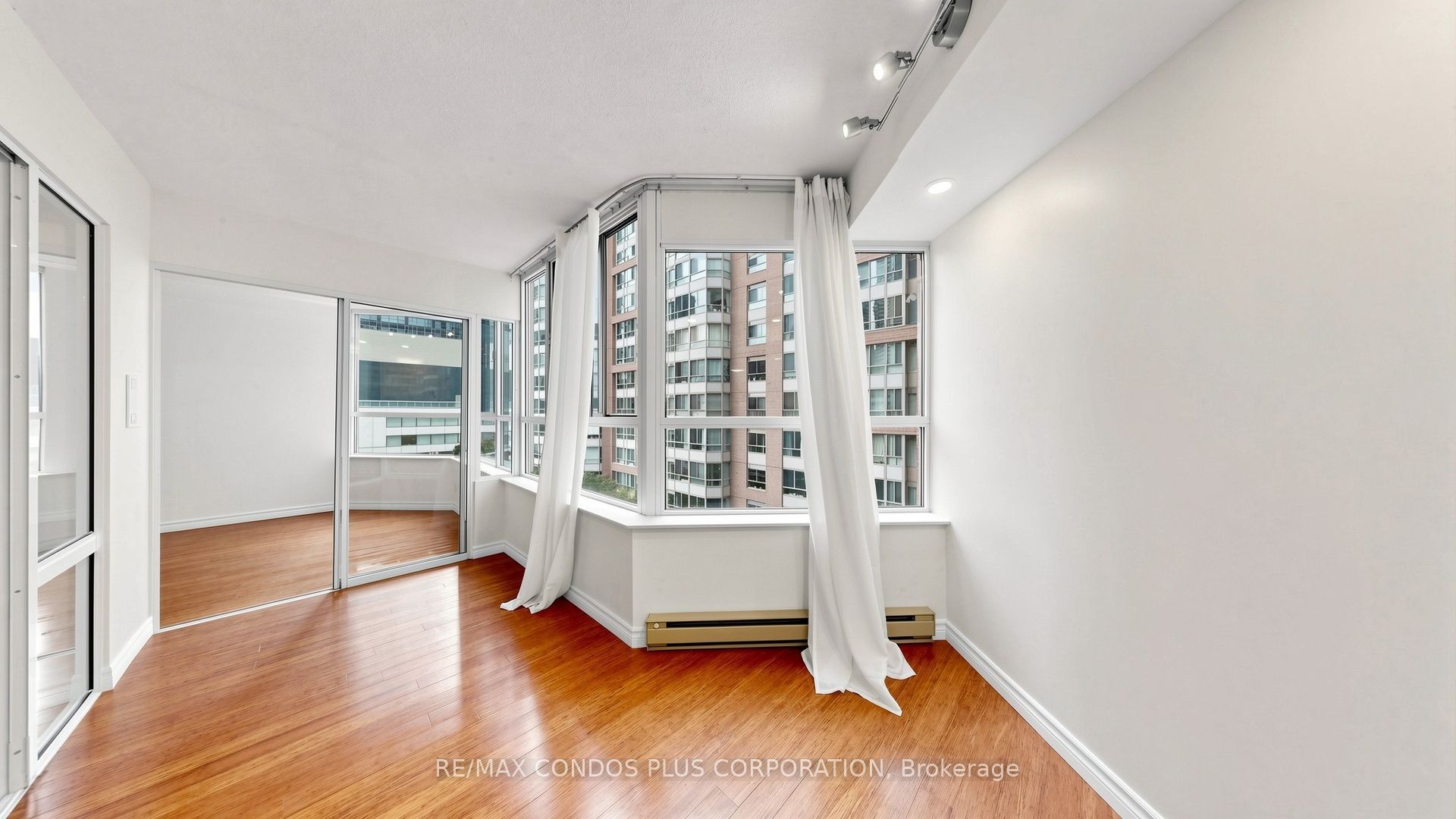 717 Bay Street 702 Property Photo 29