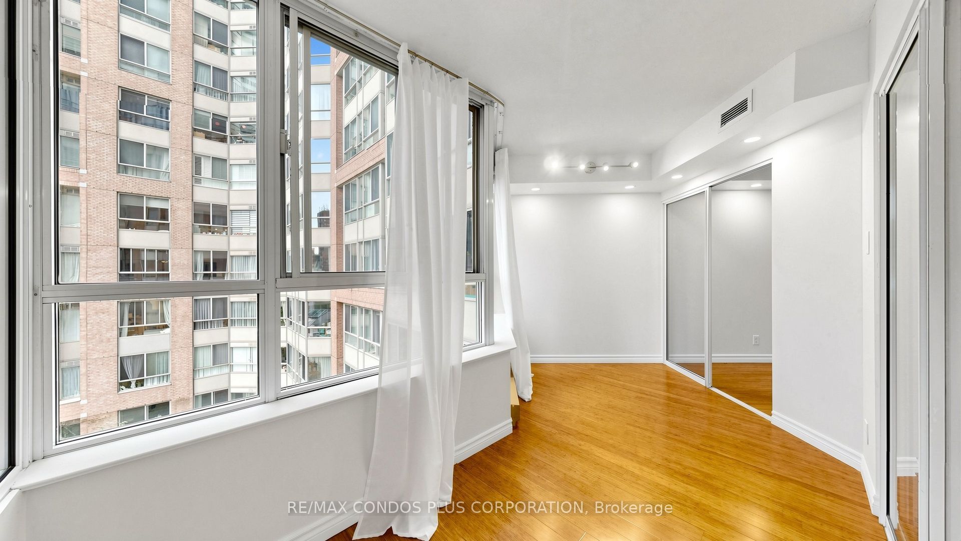 717 Bay Street 702 Property Photo 30