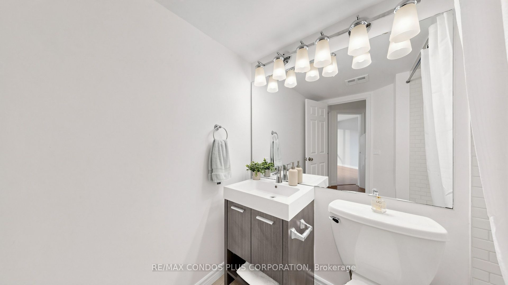 717 Bay Street 702 Property Photo 32