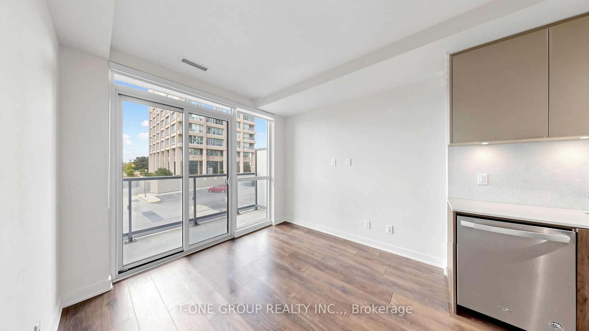 2 Sonic Way 210 Property Photo 11