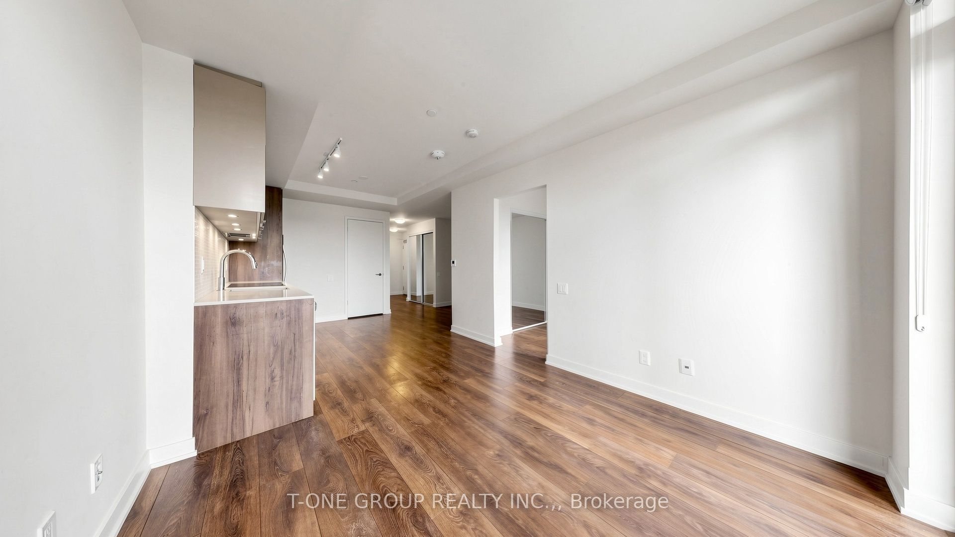 2 Sonic Way 210 Property Photo 13