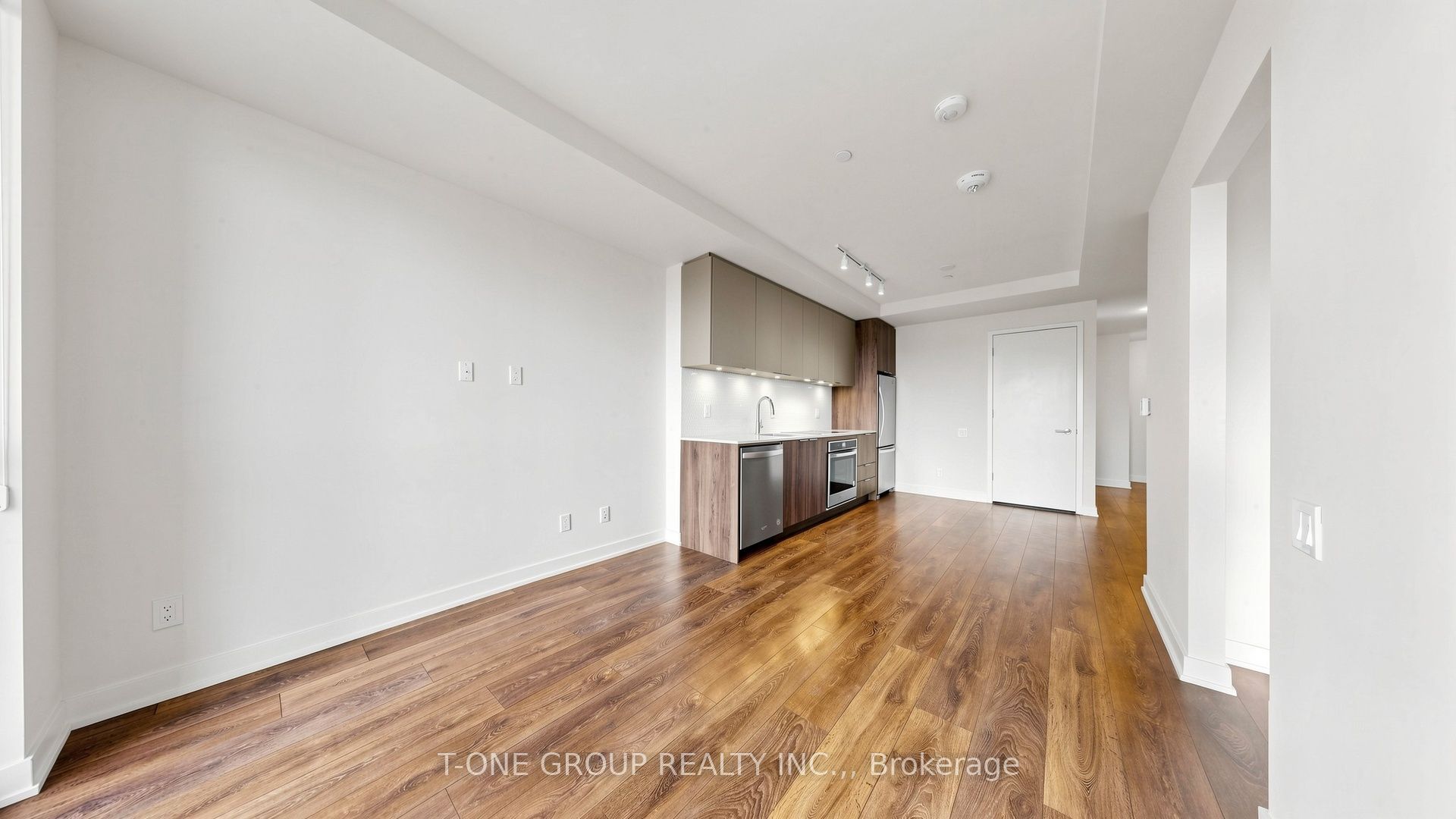 2 Sonic Way 210 Property Photo 15