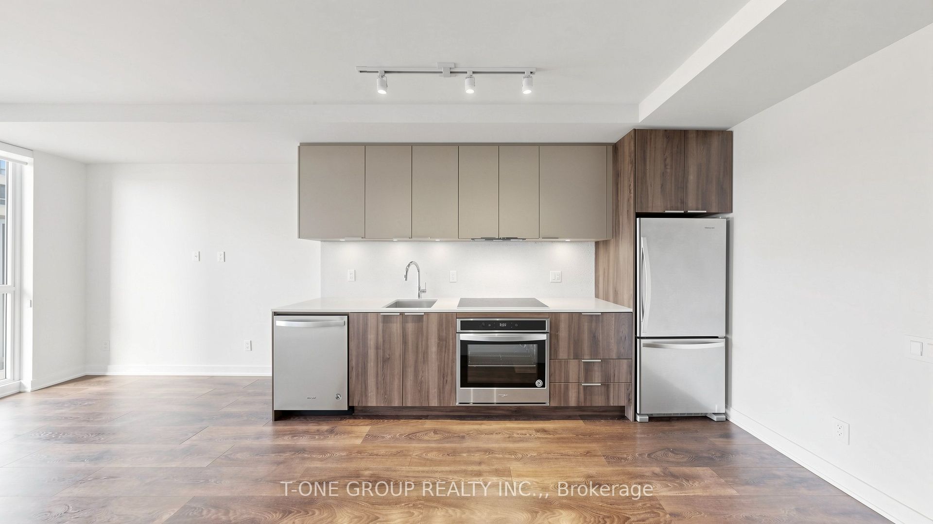 2 Sonic Way 210 Property Photo 17