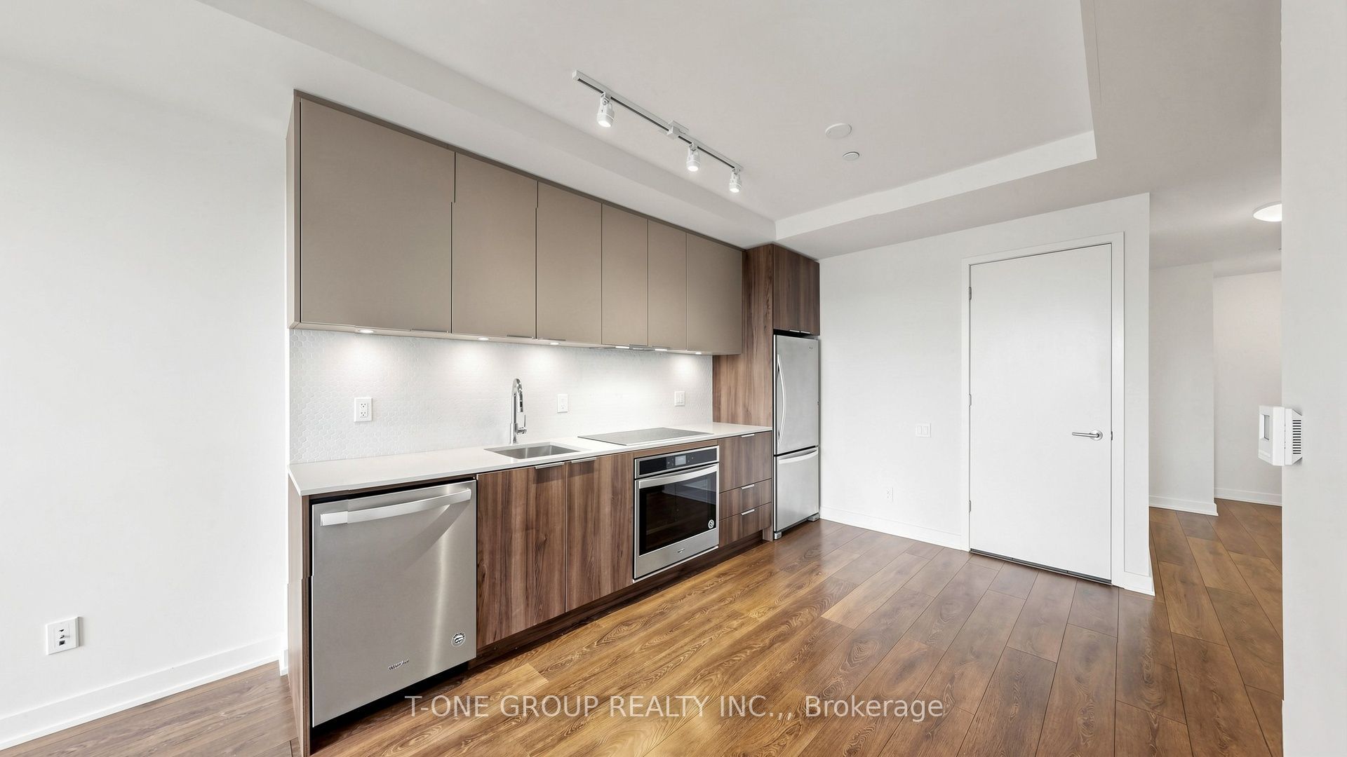 2 Sonic Way 210 Property Photo 18