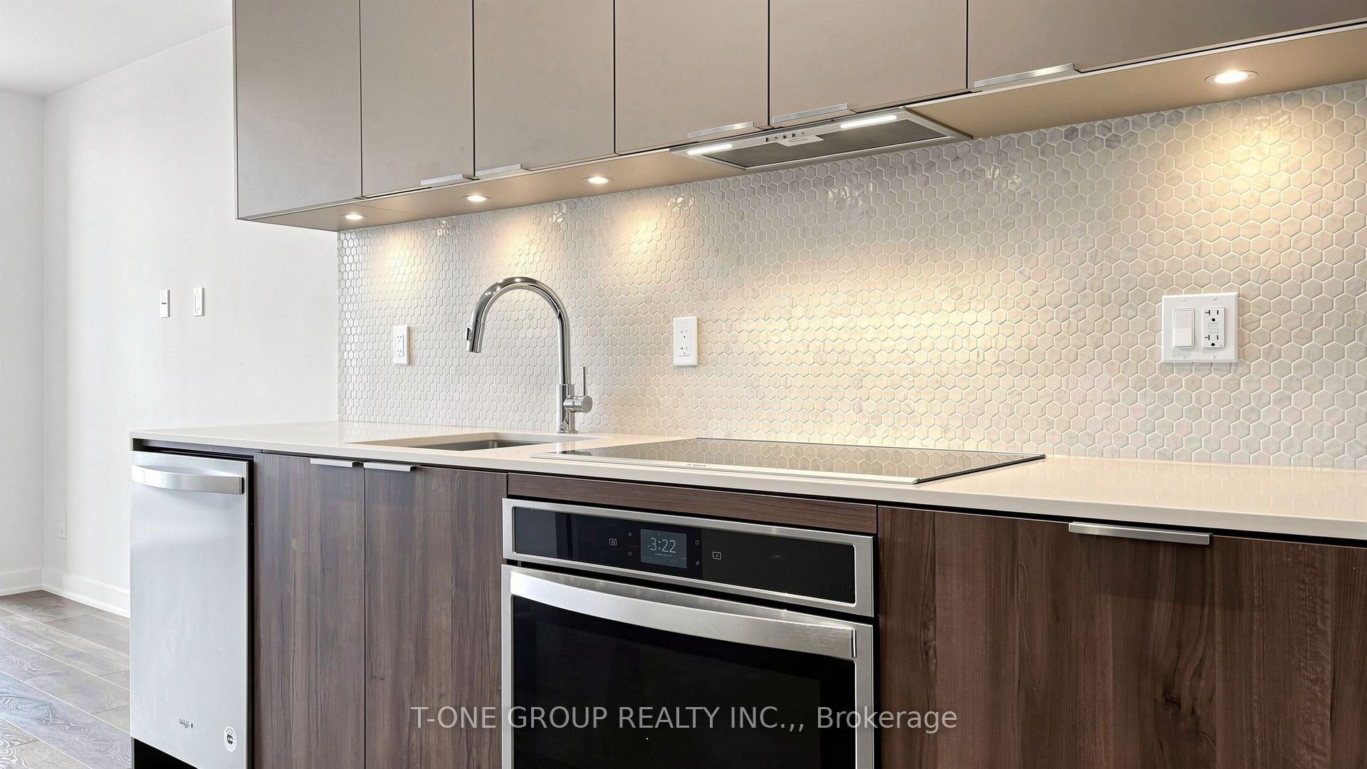 2 Sonic Way 210 Property Photo 21