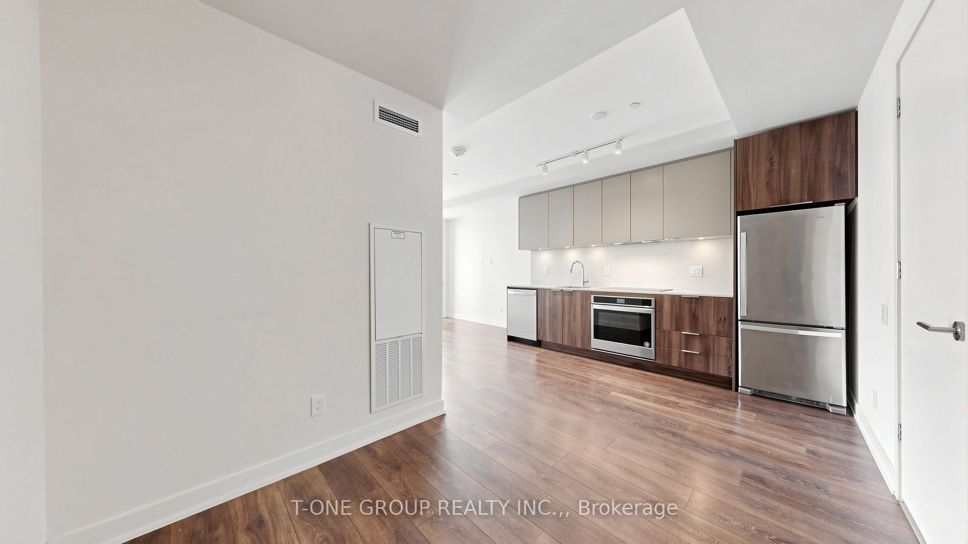 2 Sonic Way 210 Property Photo 25
