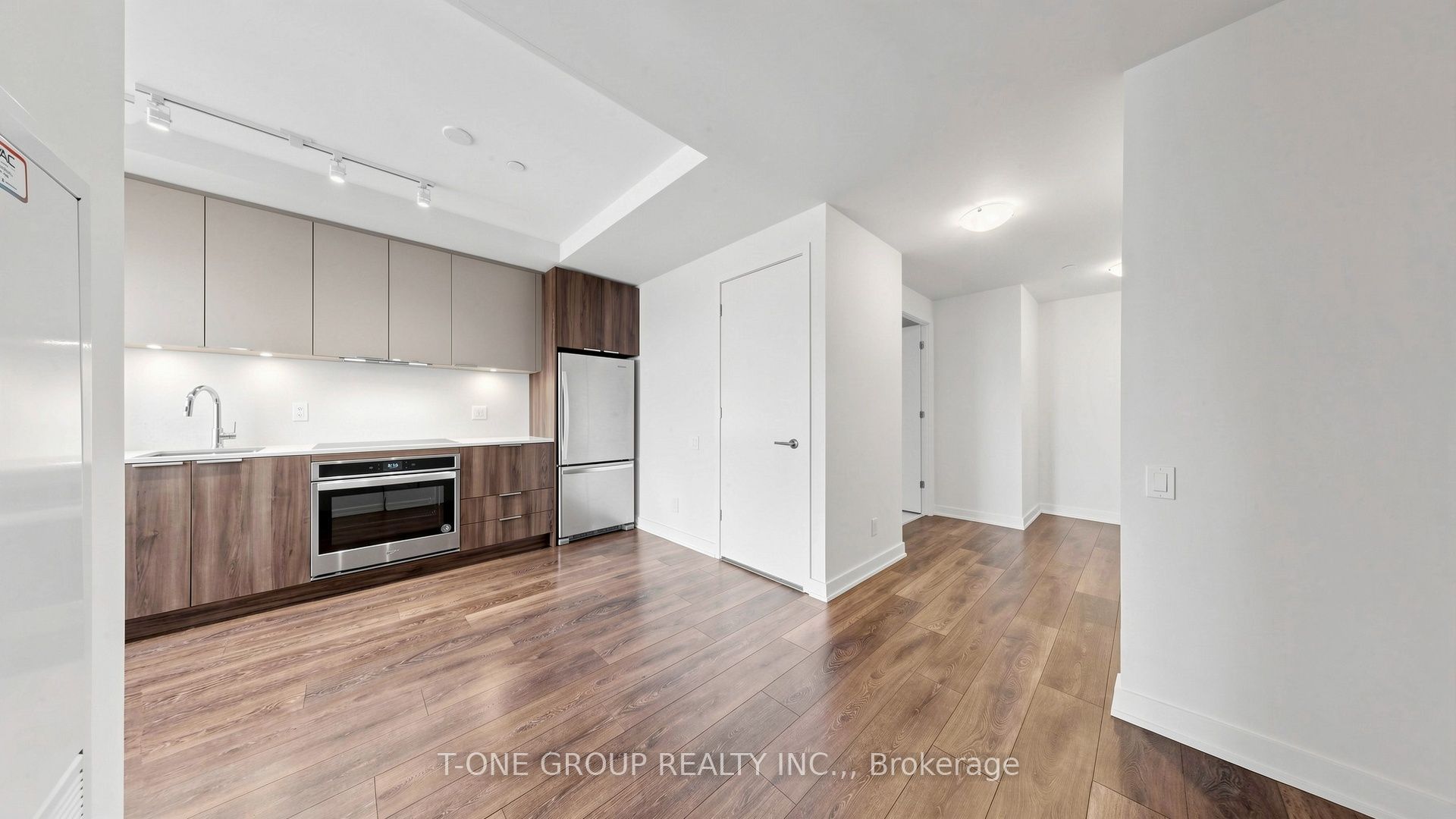 2 Sonic Way 210 Property Photo 26