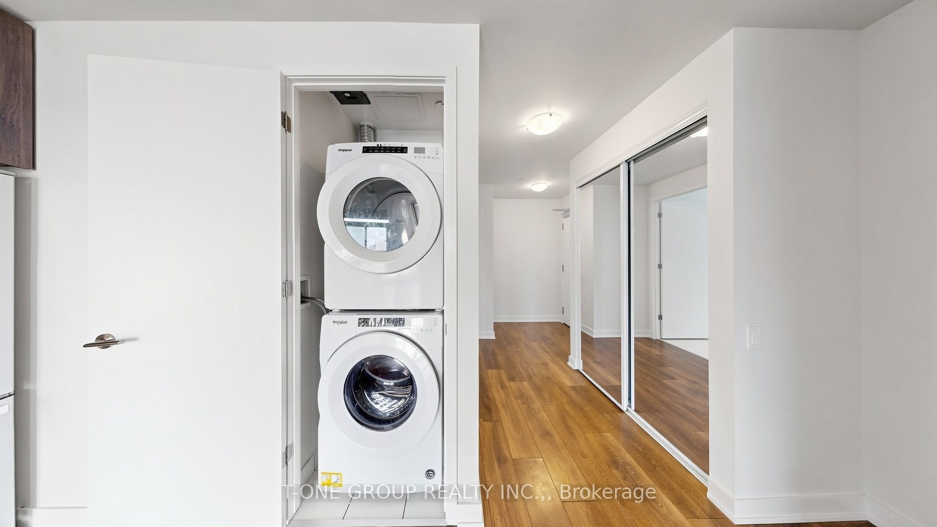 2 Sonic Way 210 Property Photo 34