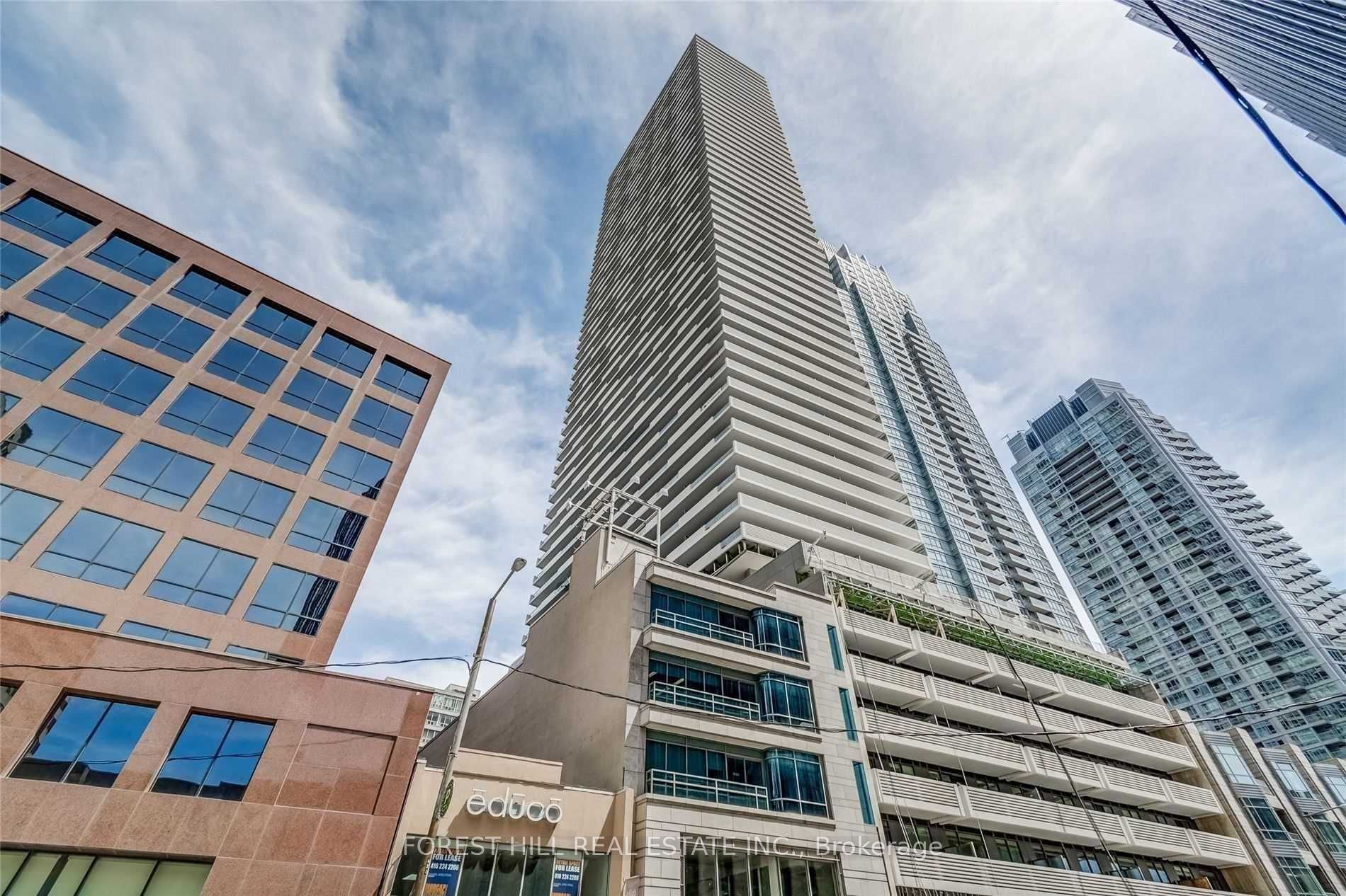 2221 Yonge Street 4201 Property Photo 1