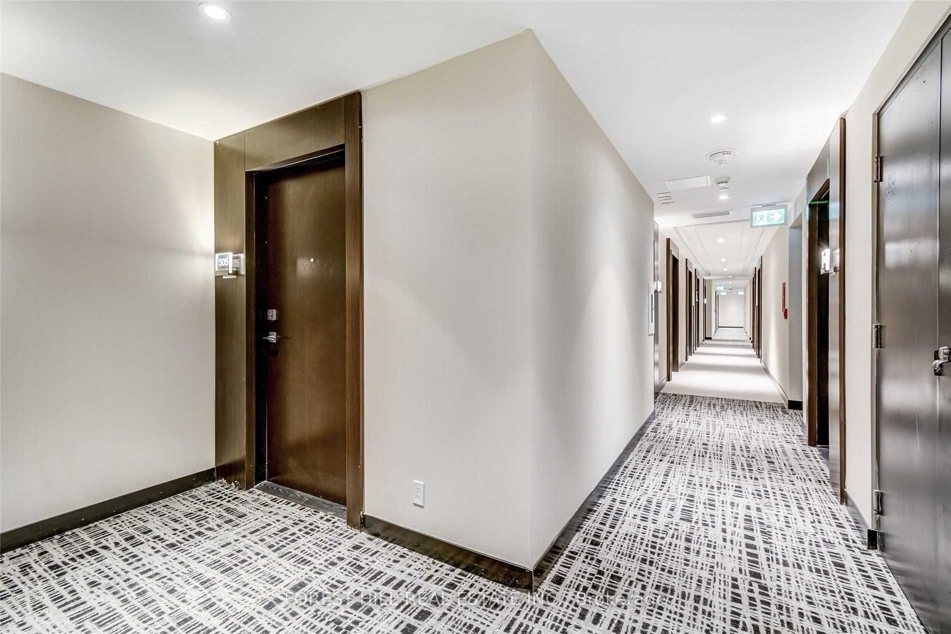 2221 Yonge Street 4201 Property Photo 2