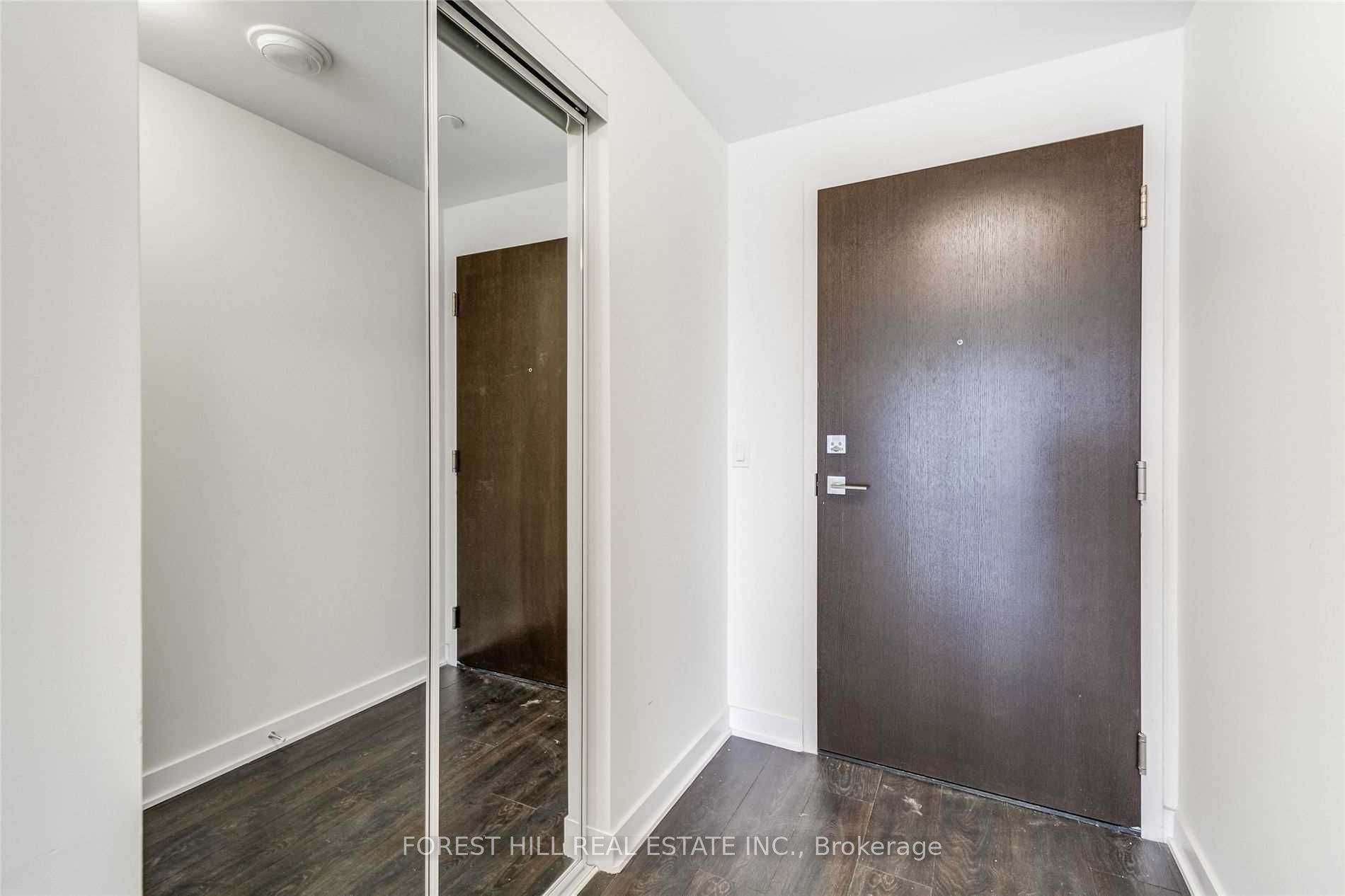 2221 Yonge Street 4201 Property Photo 3