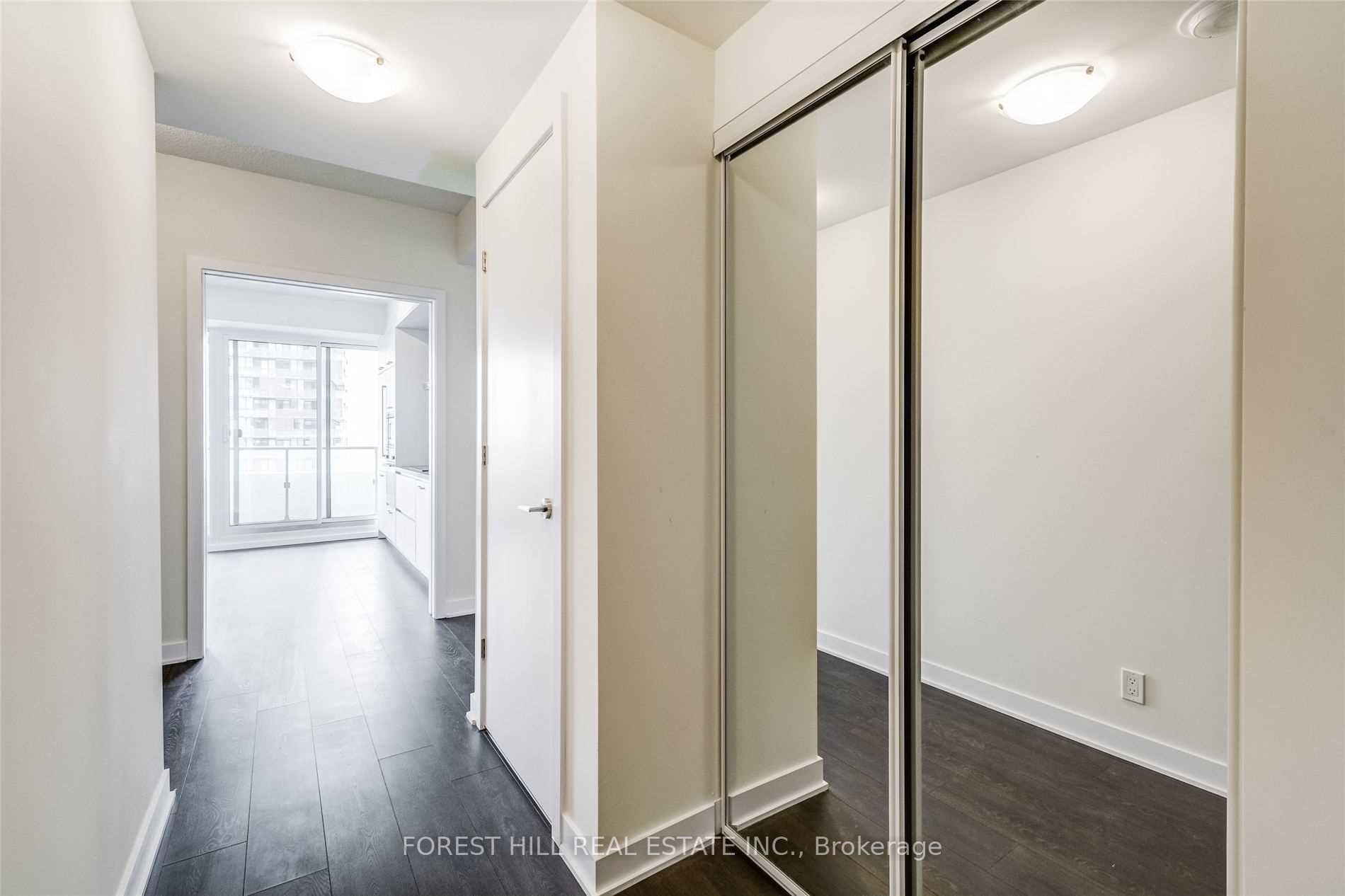 2221 Yonge Street 4201 Property Photo 4