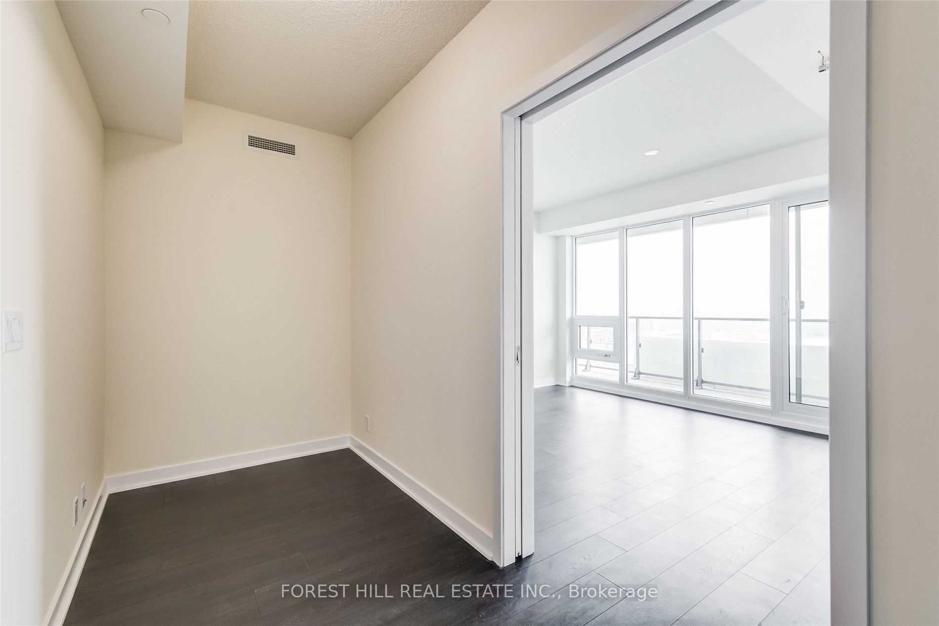 2221 Yonge Street 4201 Property Photo 5