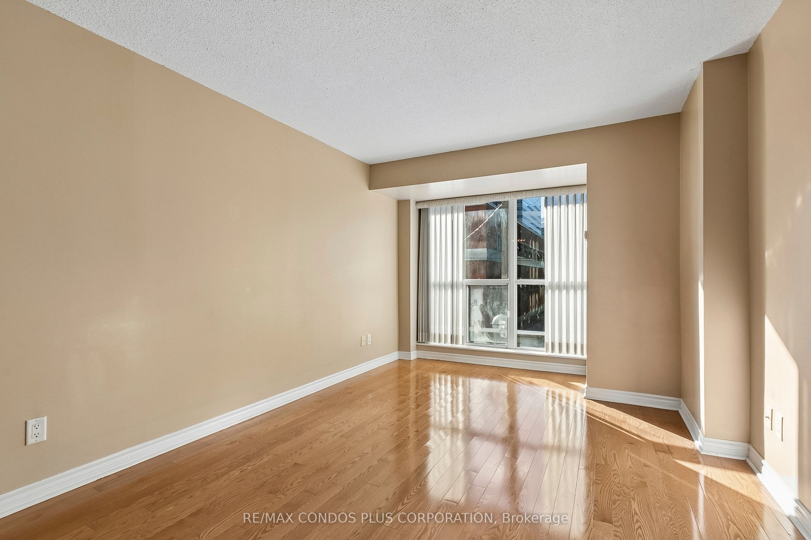 250 Wellington Street W 240 Property Photo 2