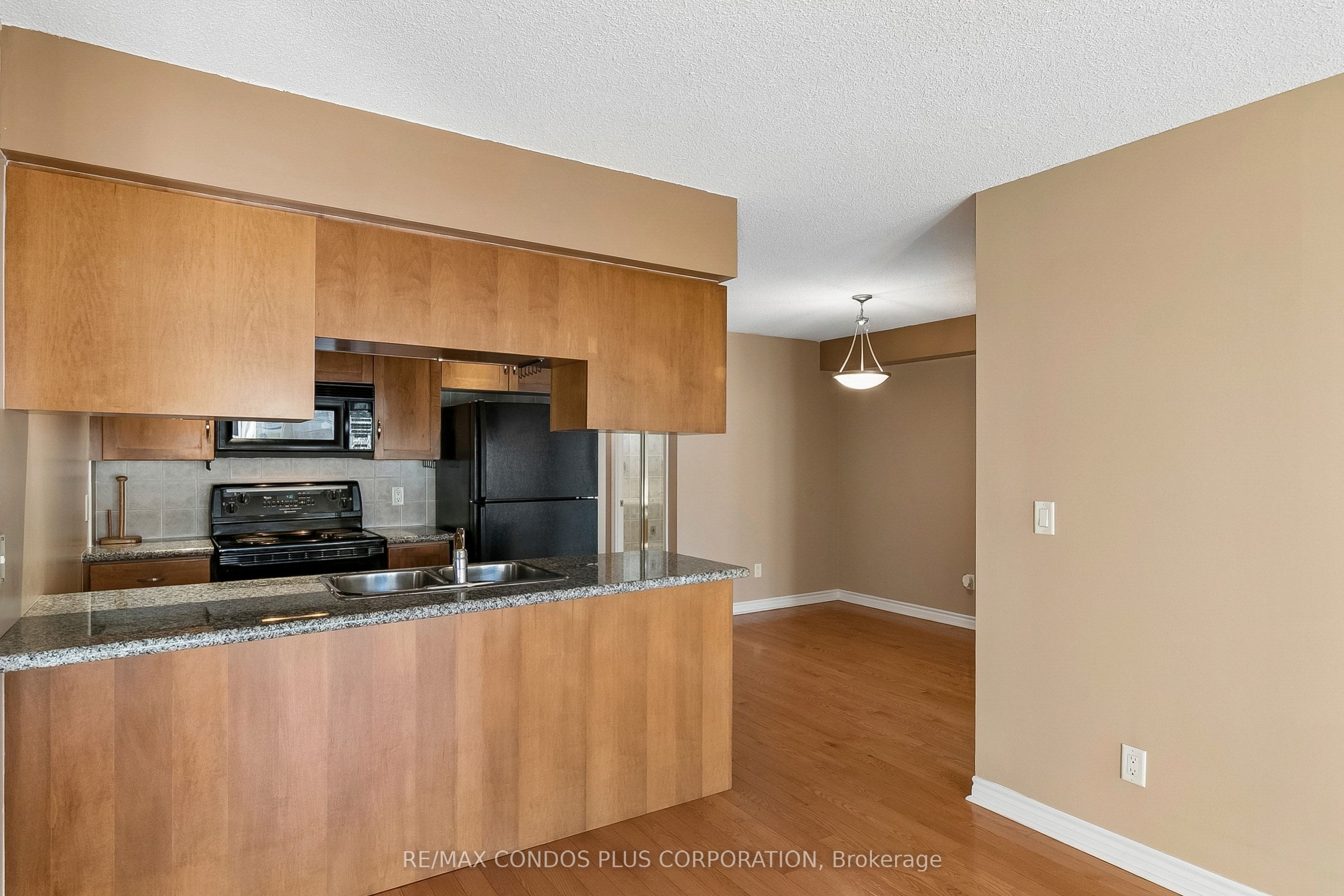 250 Wellington Street W 240 Property Photo 4