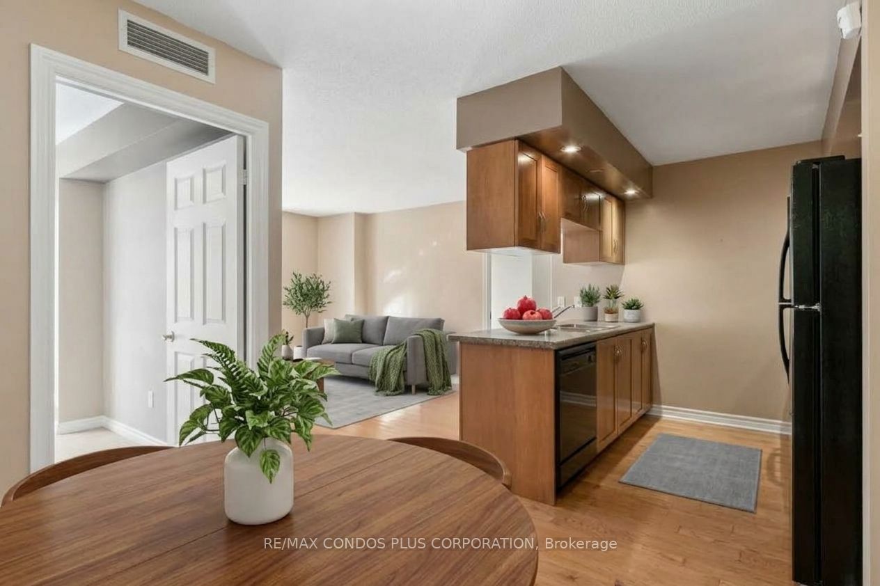 250 Wellington Street W 240 Property Photo 5