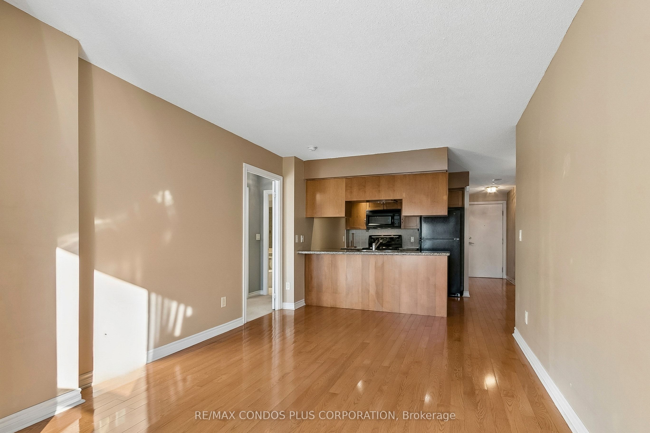 250 Wellington Street W 240 Property Photo 9