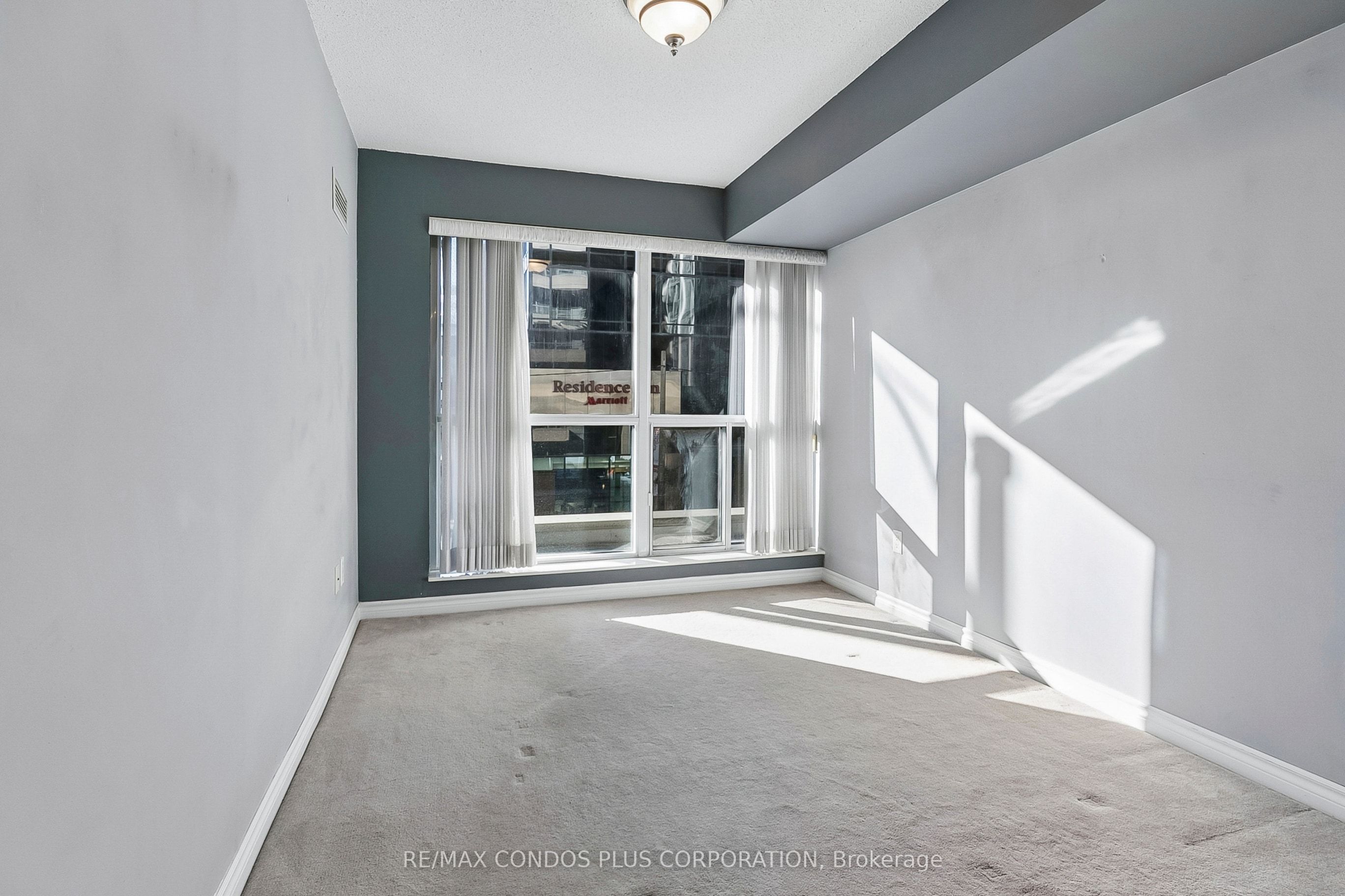250 Wellington Street W 240 Property Photo 11